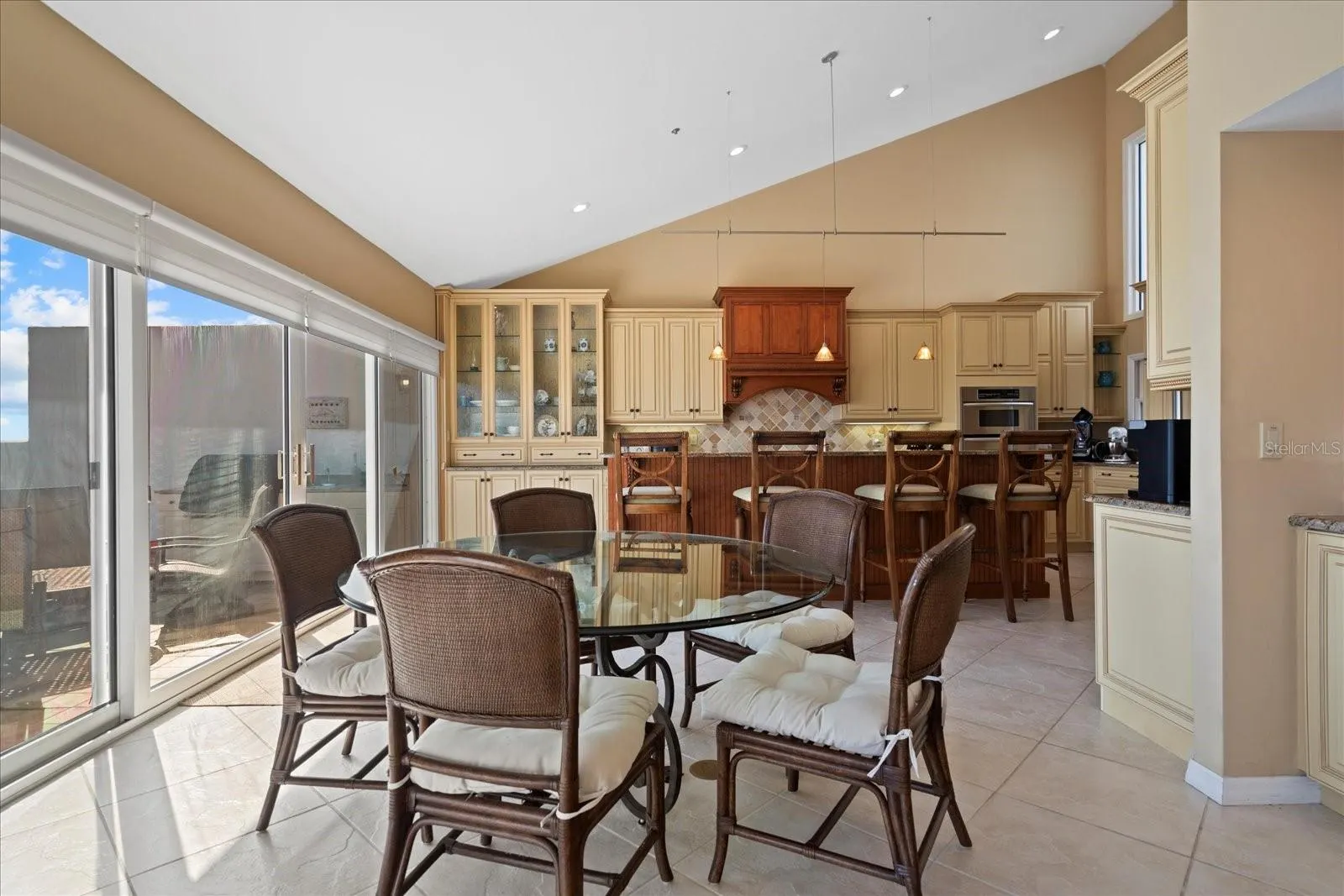 2254 HARBOUR COURT DR