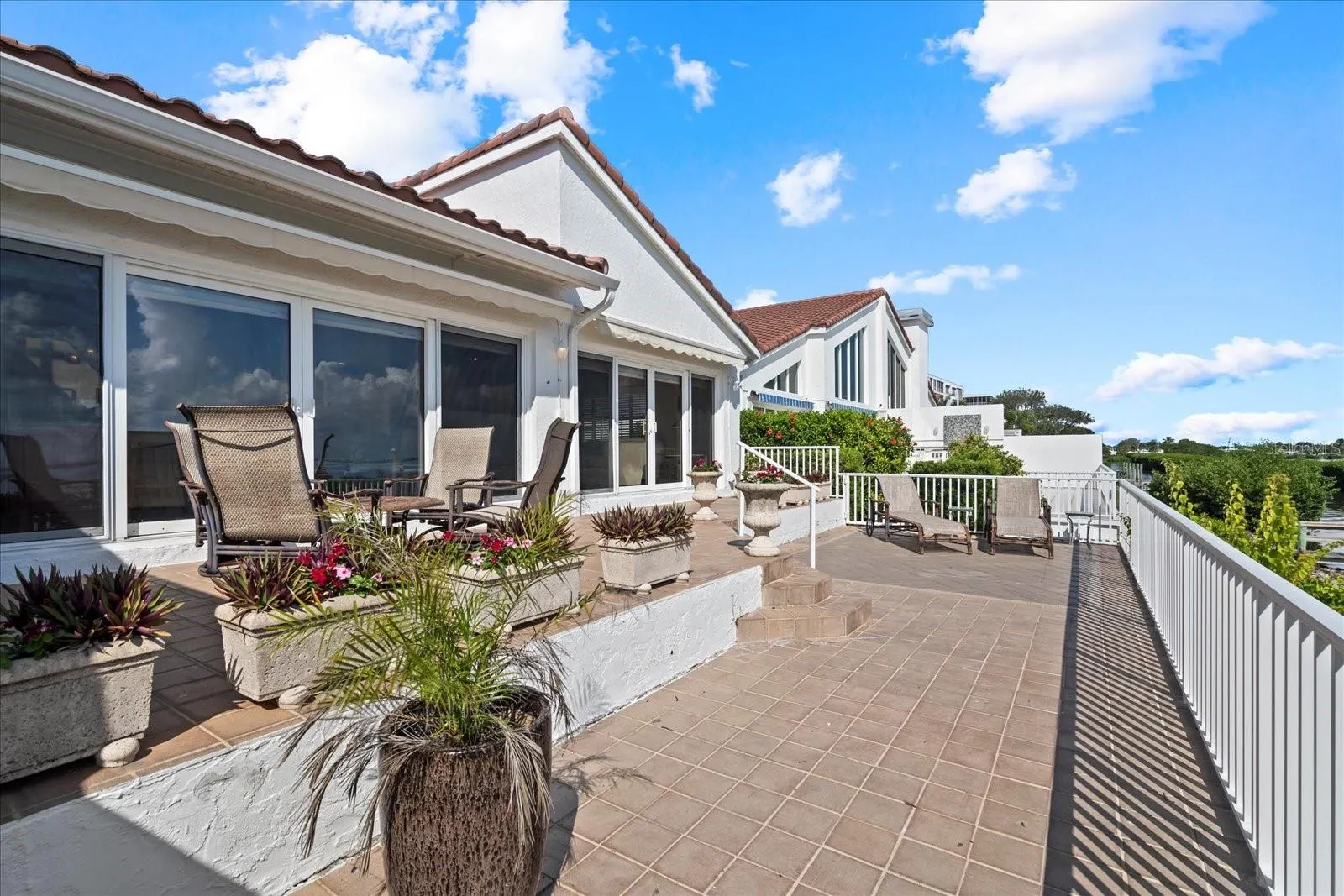 2254 HARBOUR COURT DR
