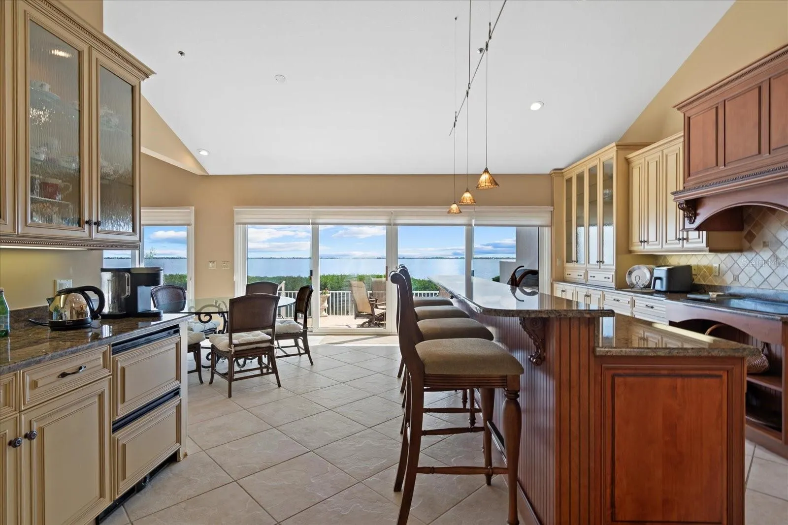 2254 HARBOUR COURT DR
