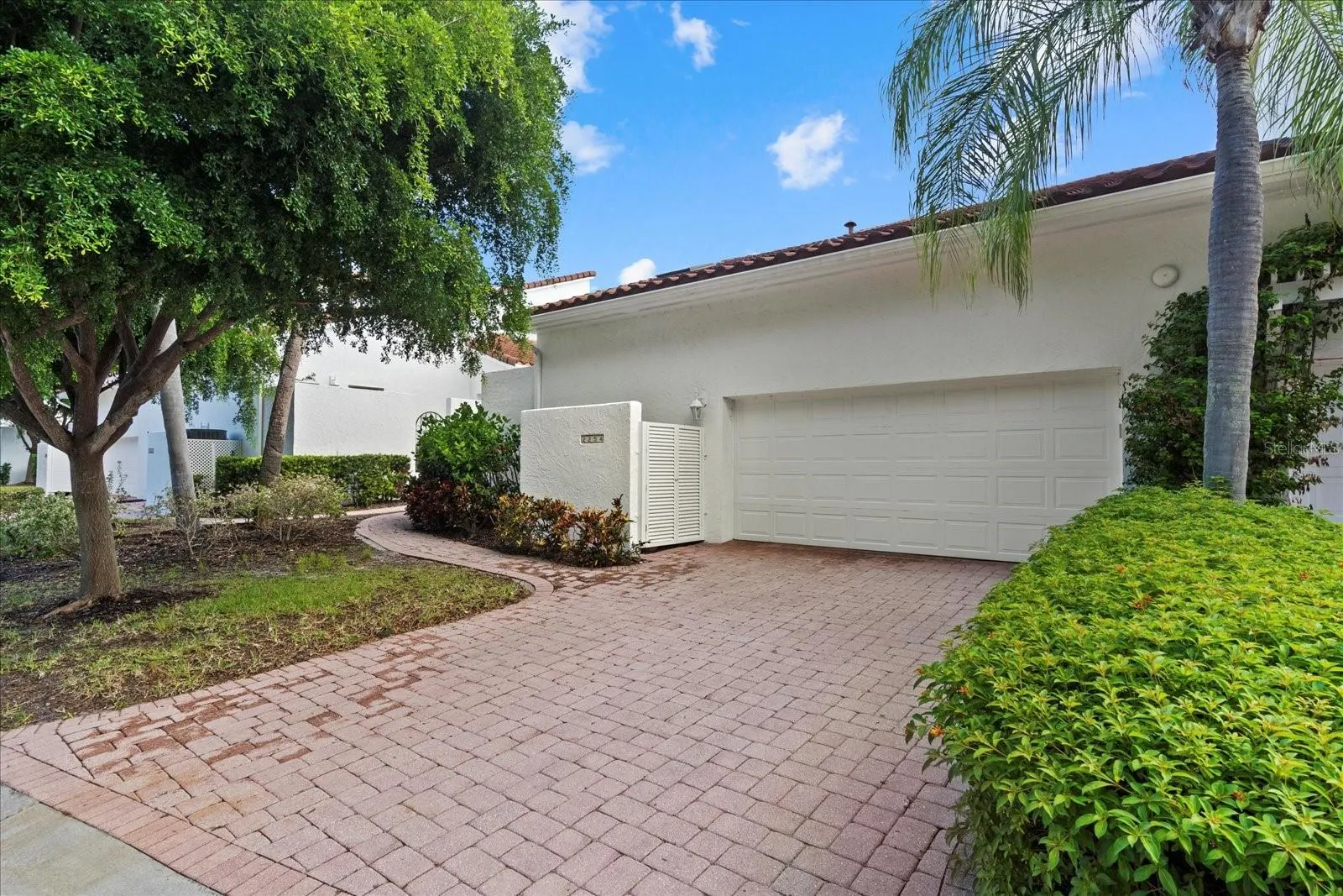2254 HARBOUR COURT DR