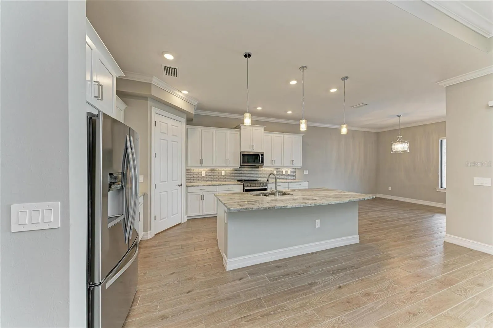 513 MARAVIYA BLVD