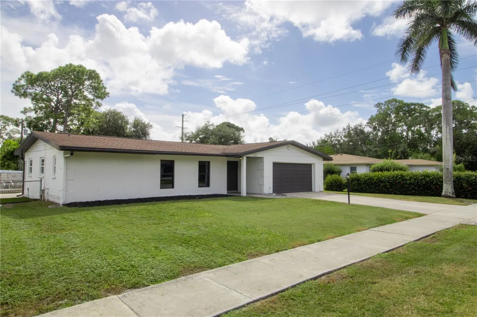 2320 N EUCLID AVE