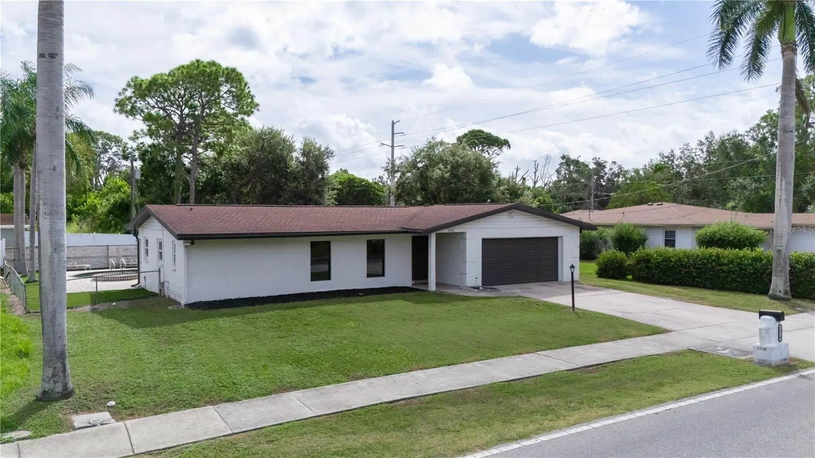 2320 N EUCLID AVE
