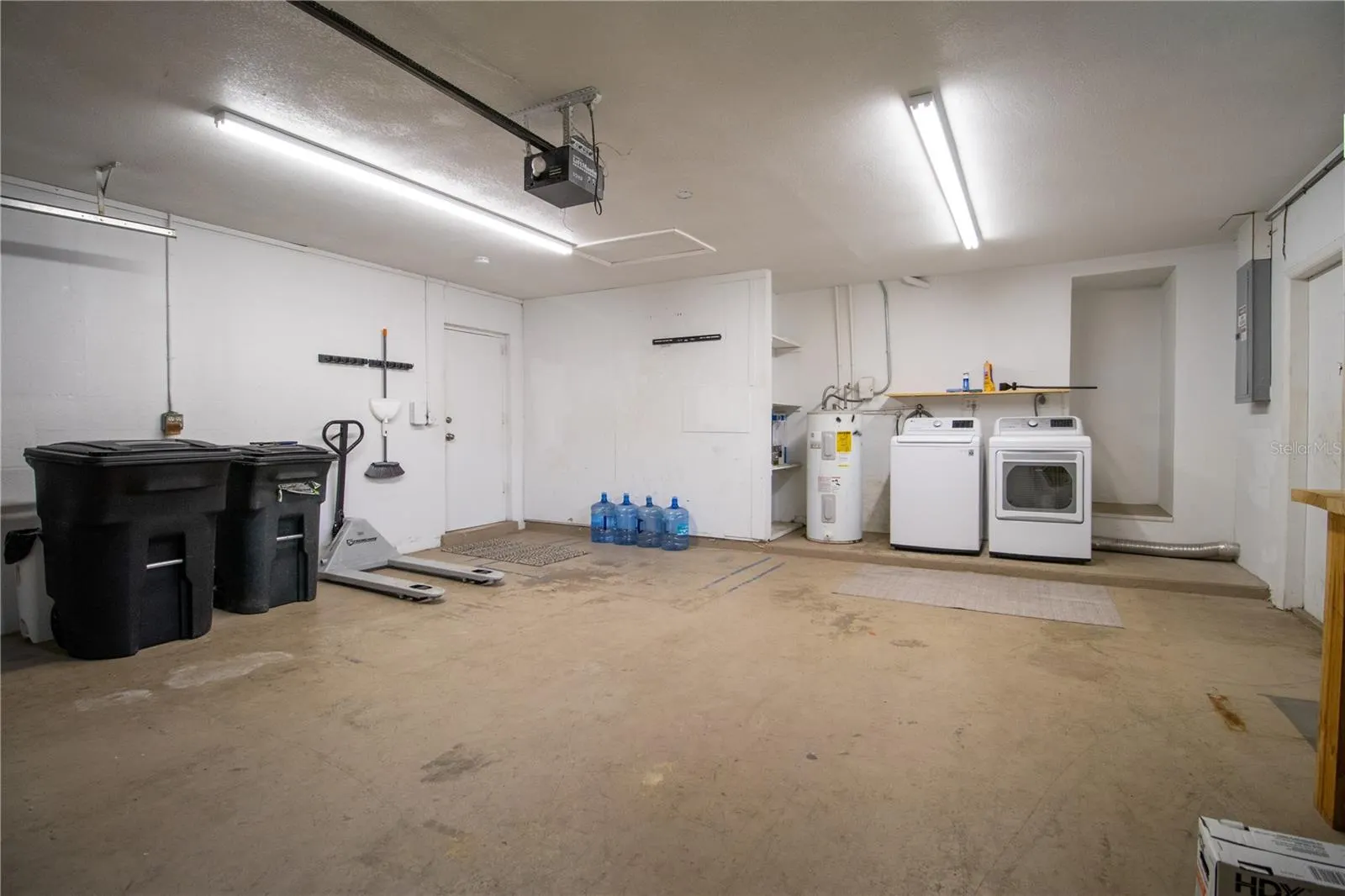 2320 N EUCLID AVE