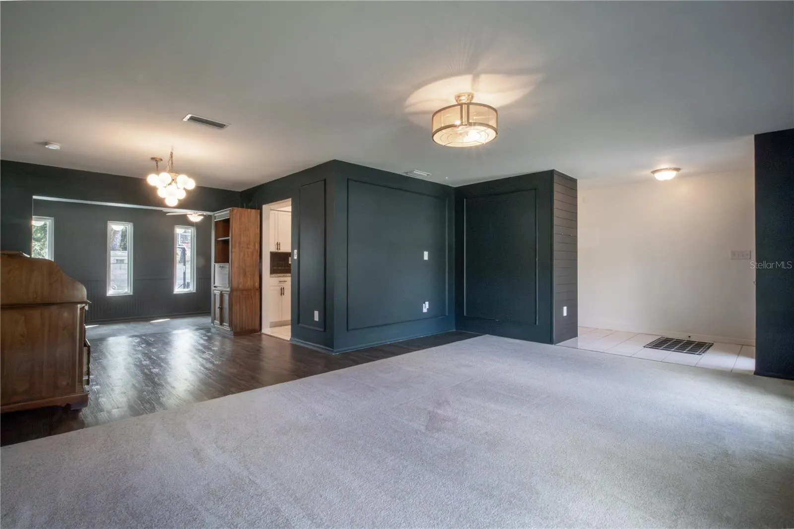 2320 N EUCLID AVE
