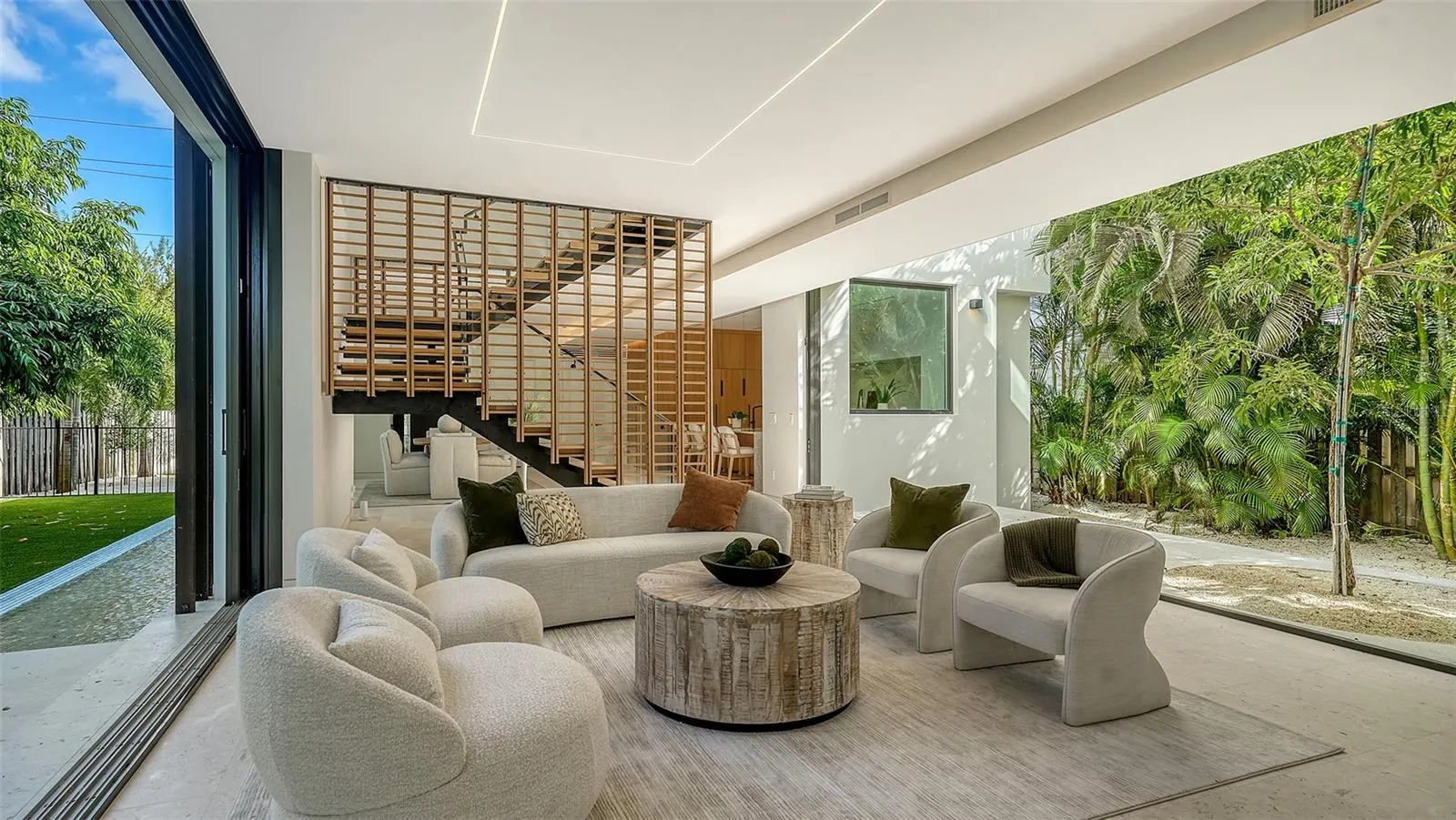 1642 BAHIA VISTA ST