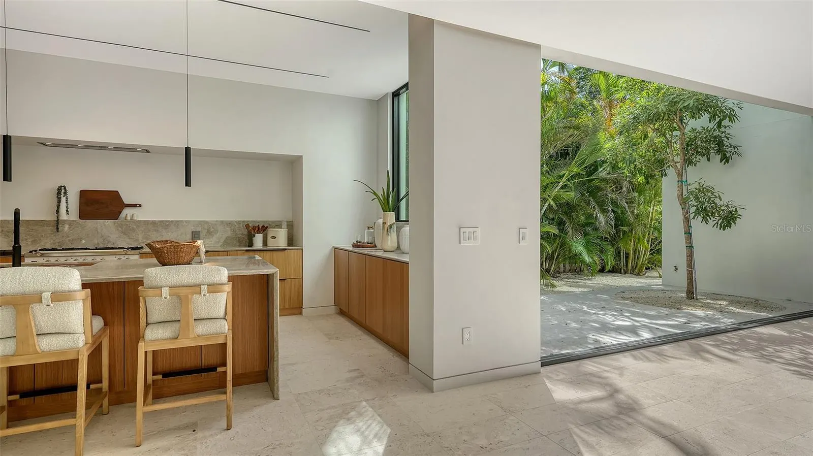 1642 BAHIA VISTA ST