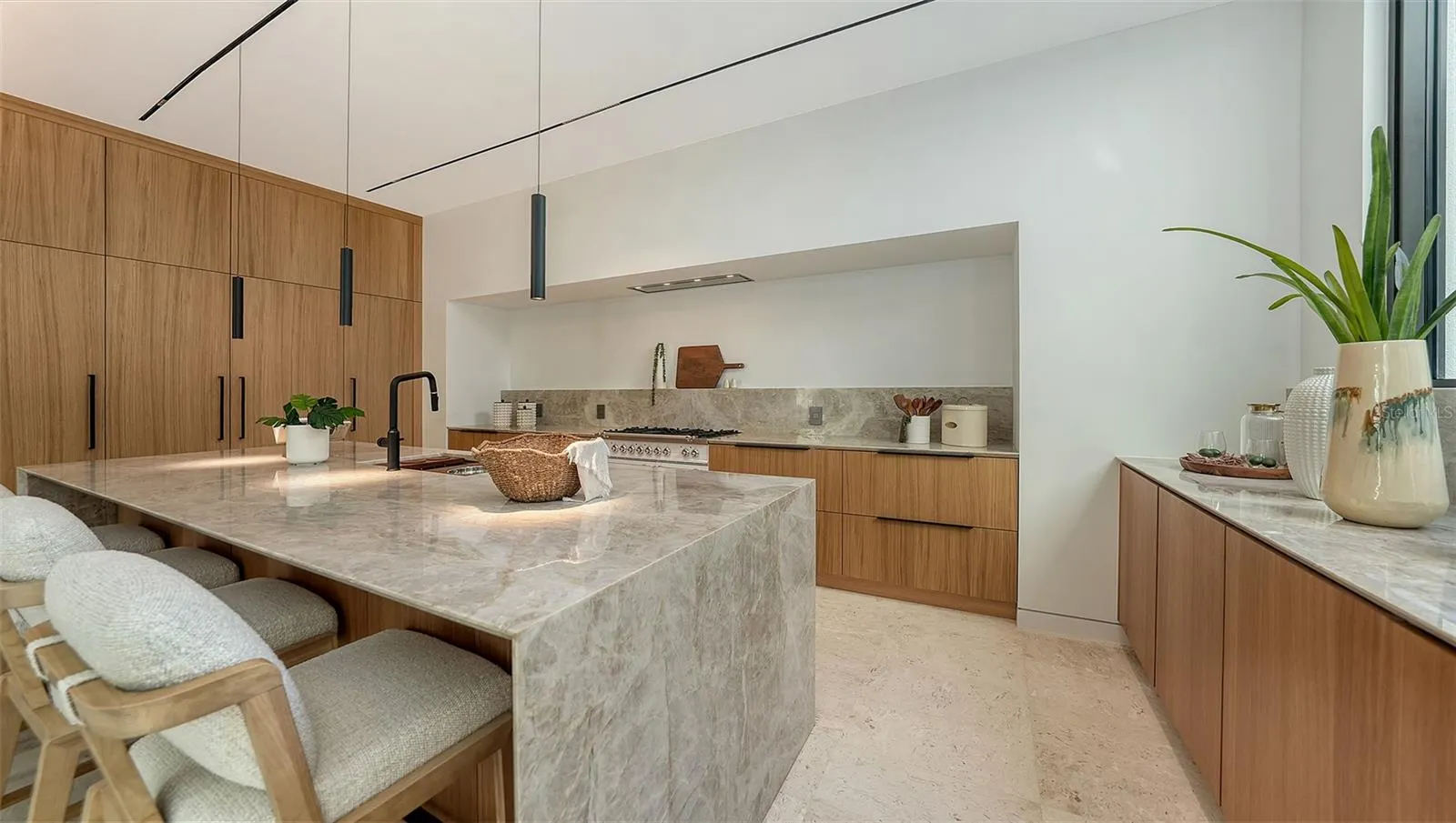 1642 BAHIA VISTA ST