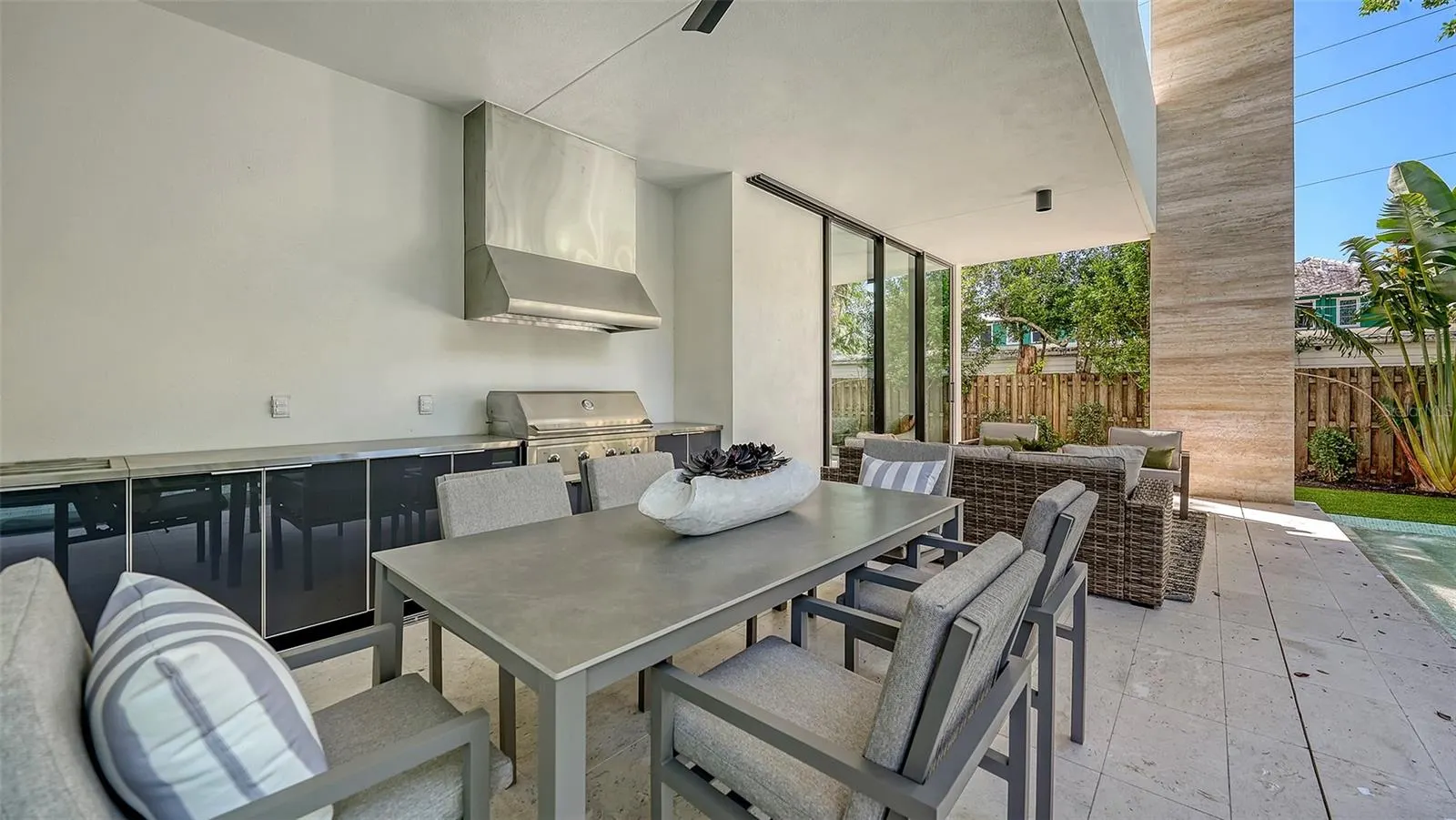 1642 BAHIA VISTA ST