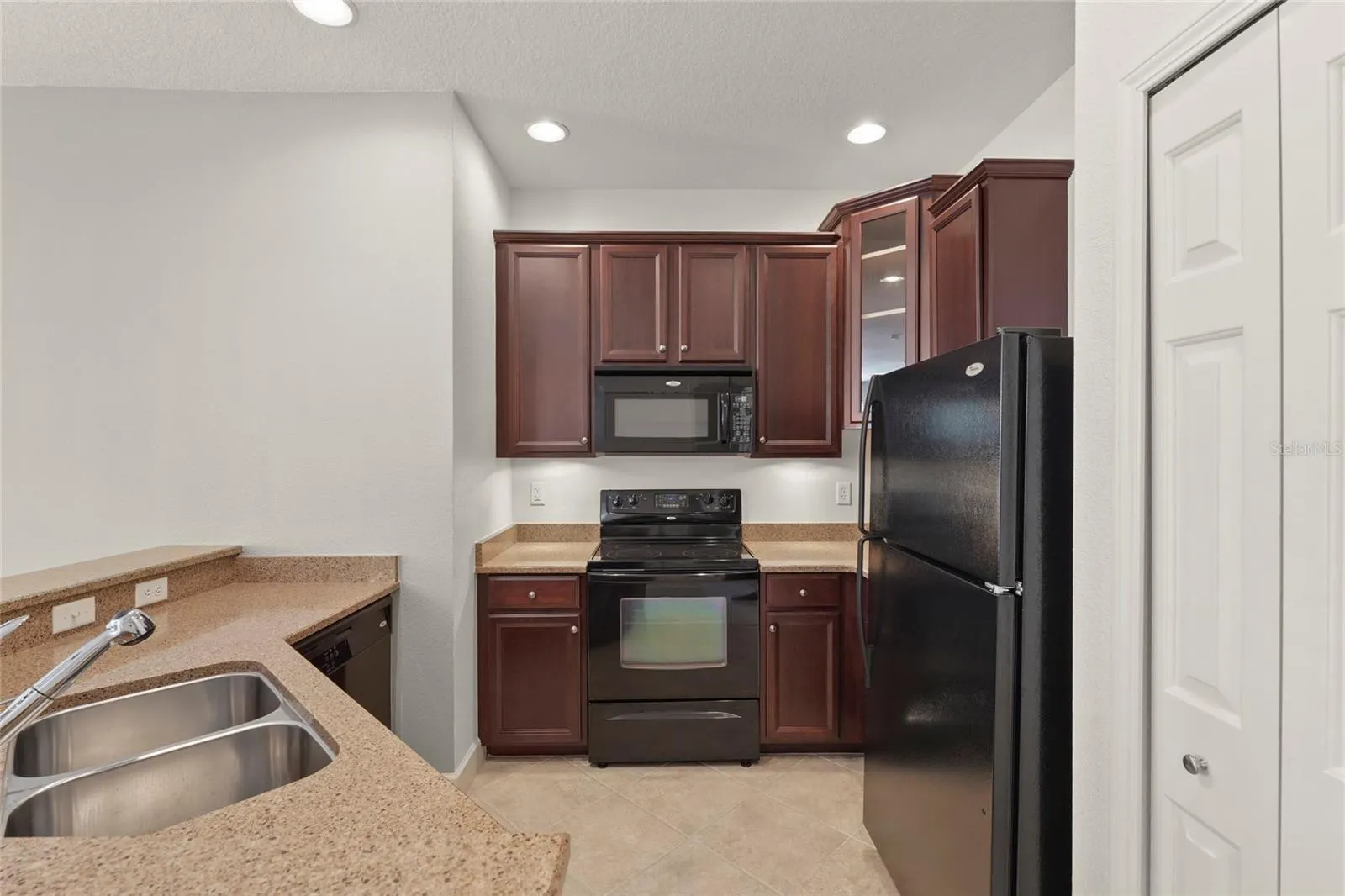 3671 PARKRIDGE CIR #8-201, #8-201