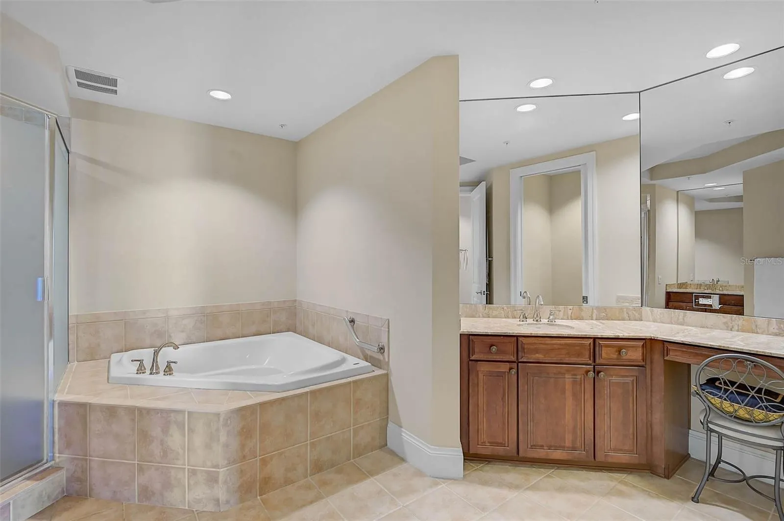130 RIVIERA DUNES WAY #804, #804