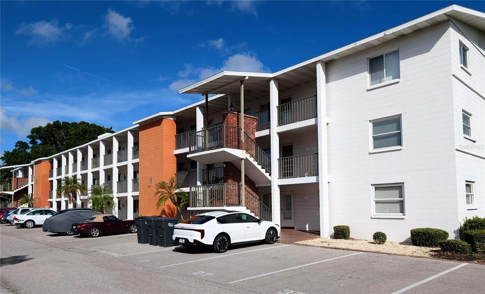 2303 SUNSET DR #H7, #H7