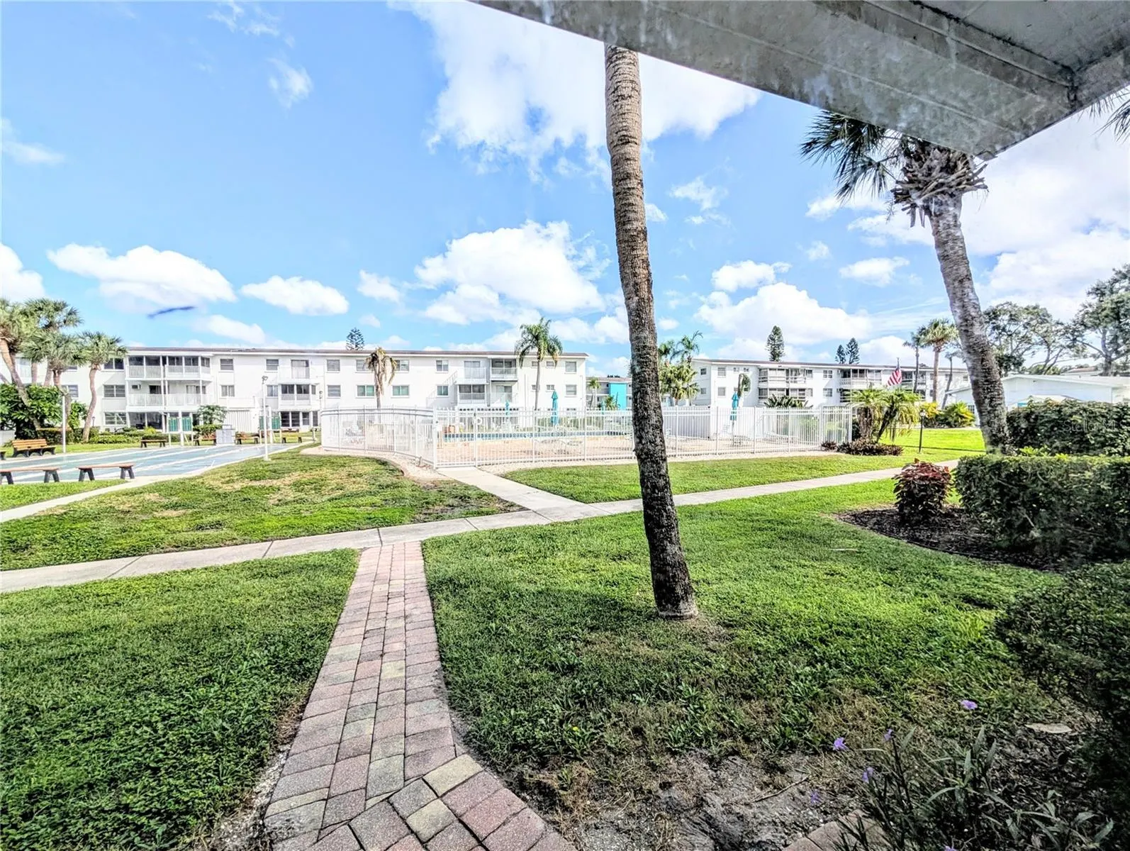 2303 SUNSET DR #H7, #H7