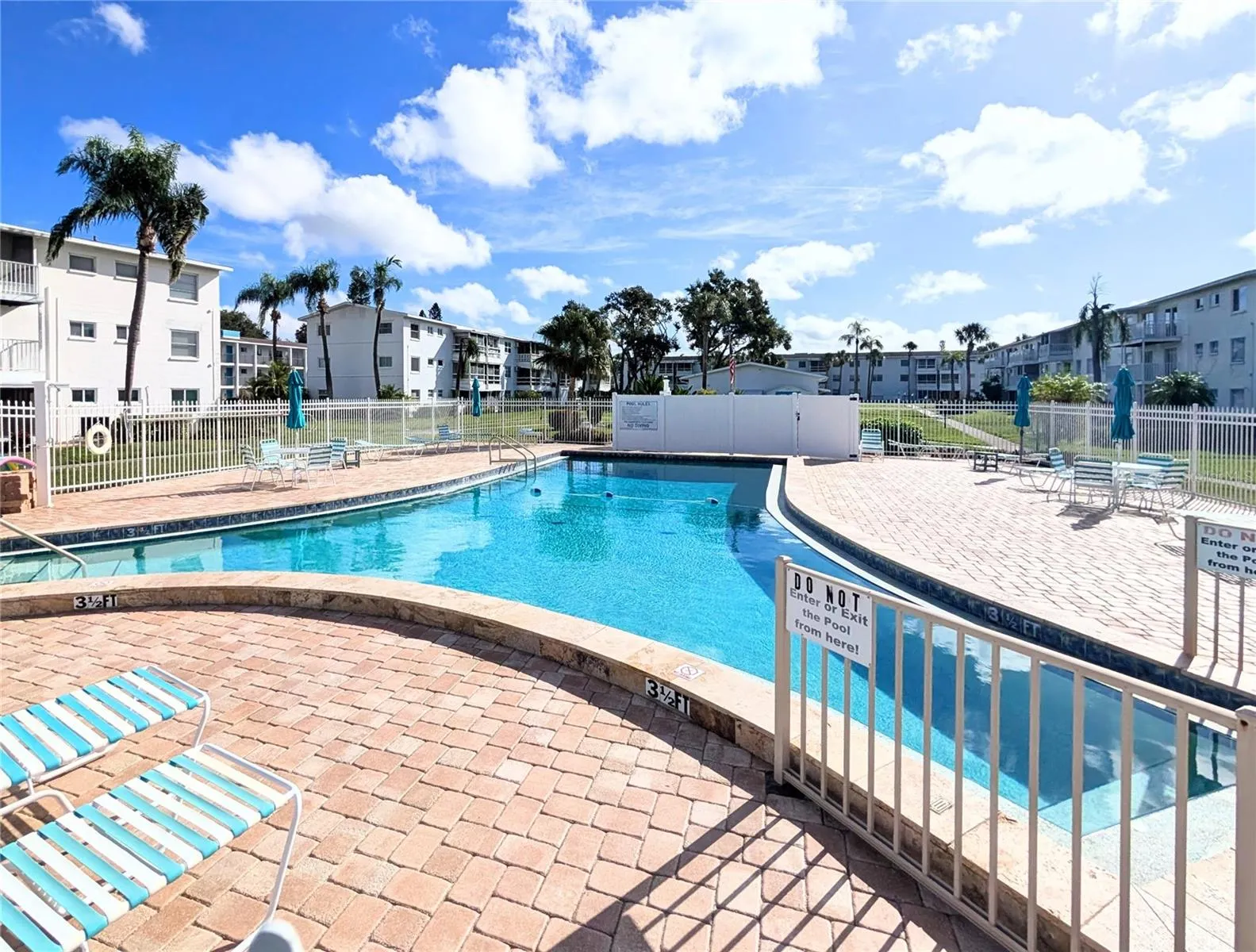 2303 SUNSET DR #H7, #H7