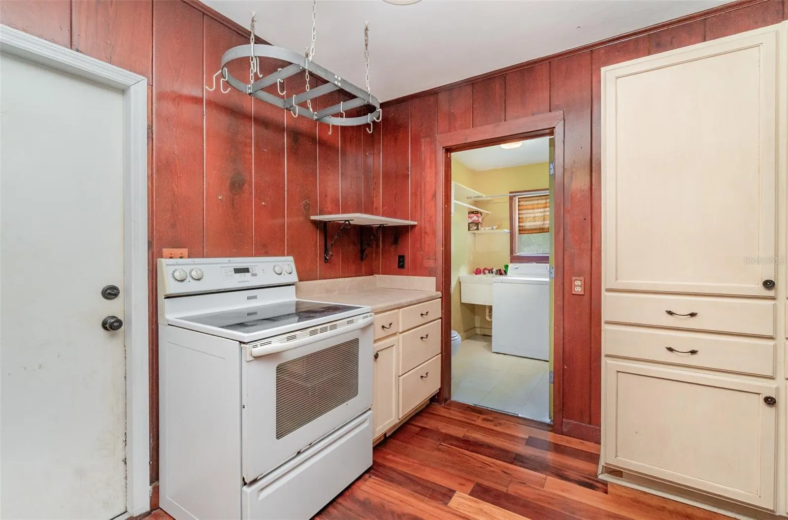 2729 BROADWAY