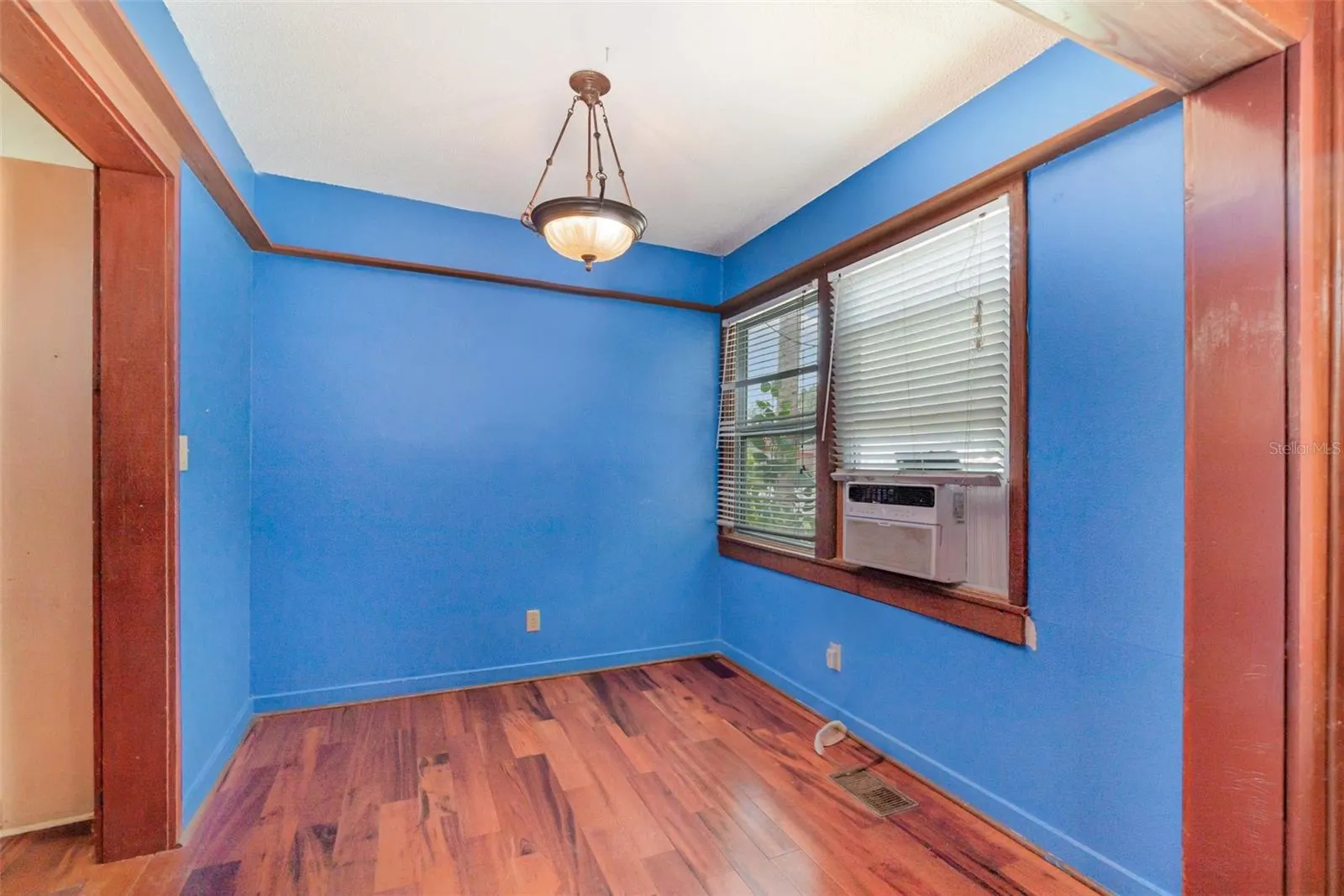 2729 BROADWAY