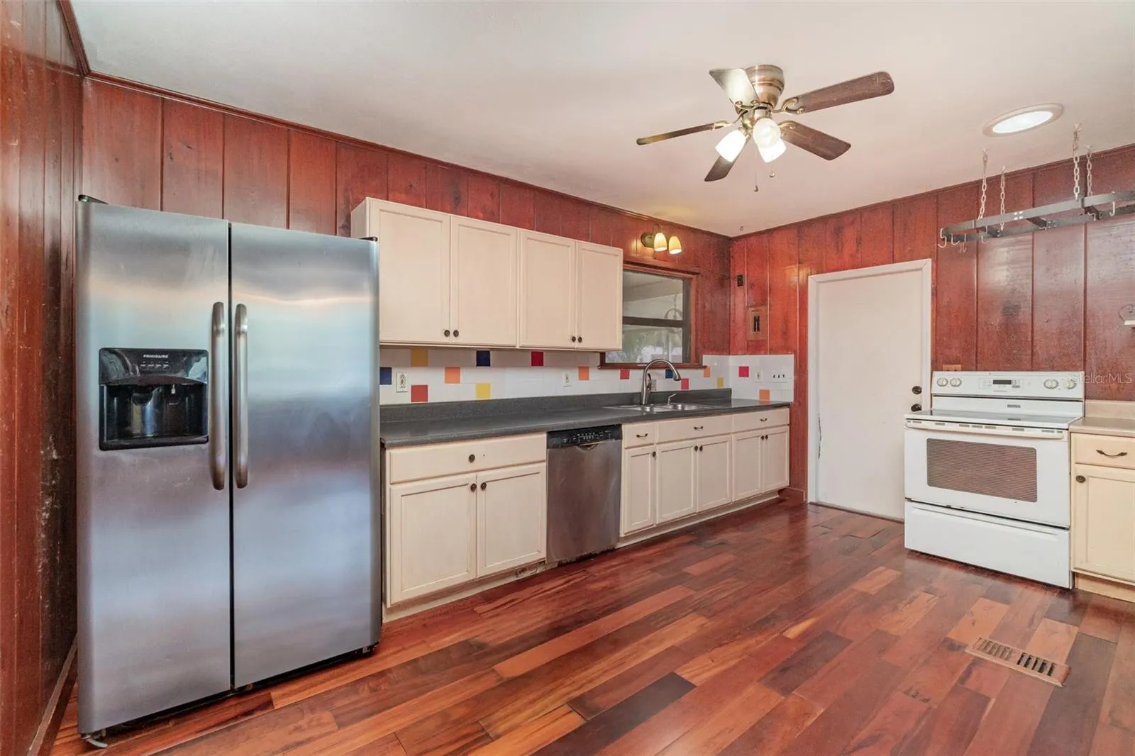 2729 BROADWAY