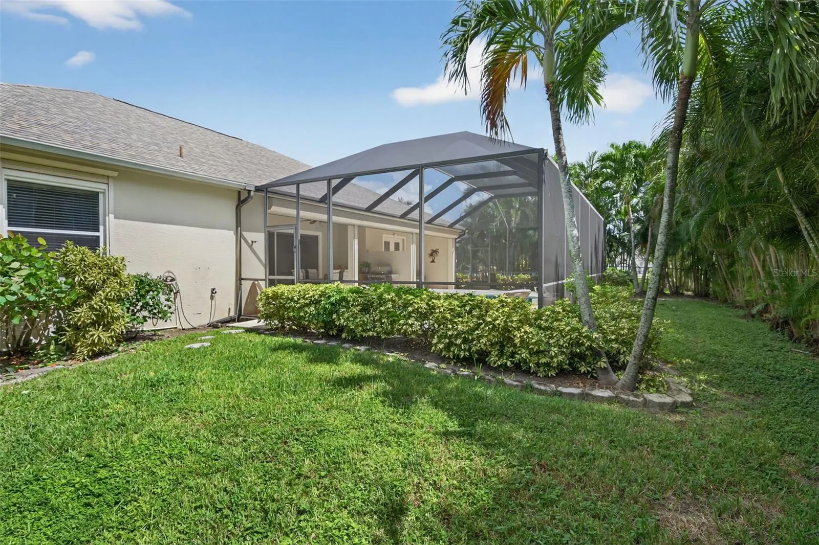 2106 SW 52ND ST