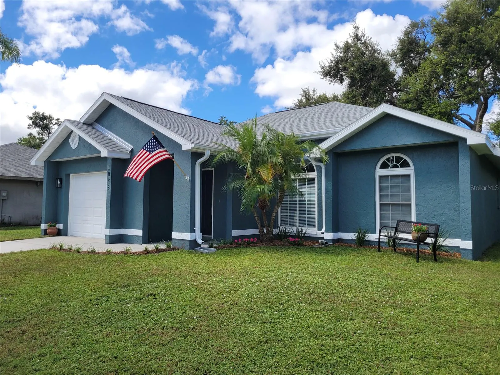 1083 DEER HOLLOW WAY