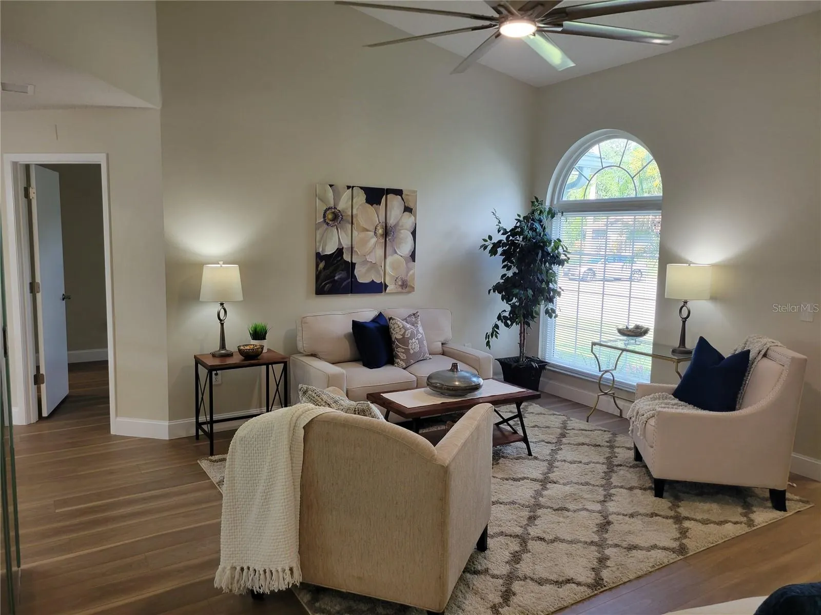 1083 DEER HOLLOW WAY