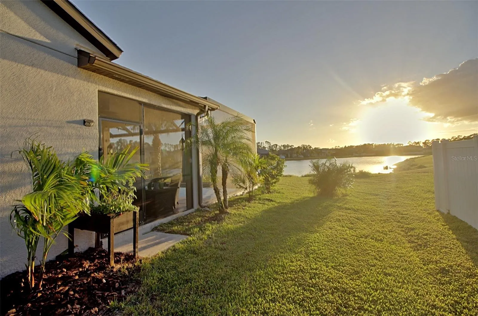 1907 BOTTLEBRUSH WAY