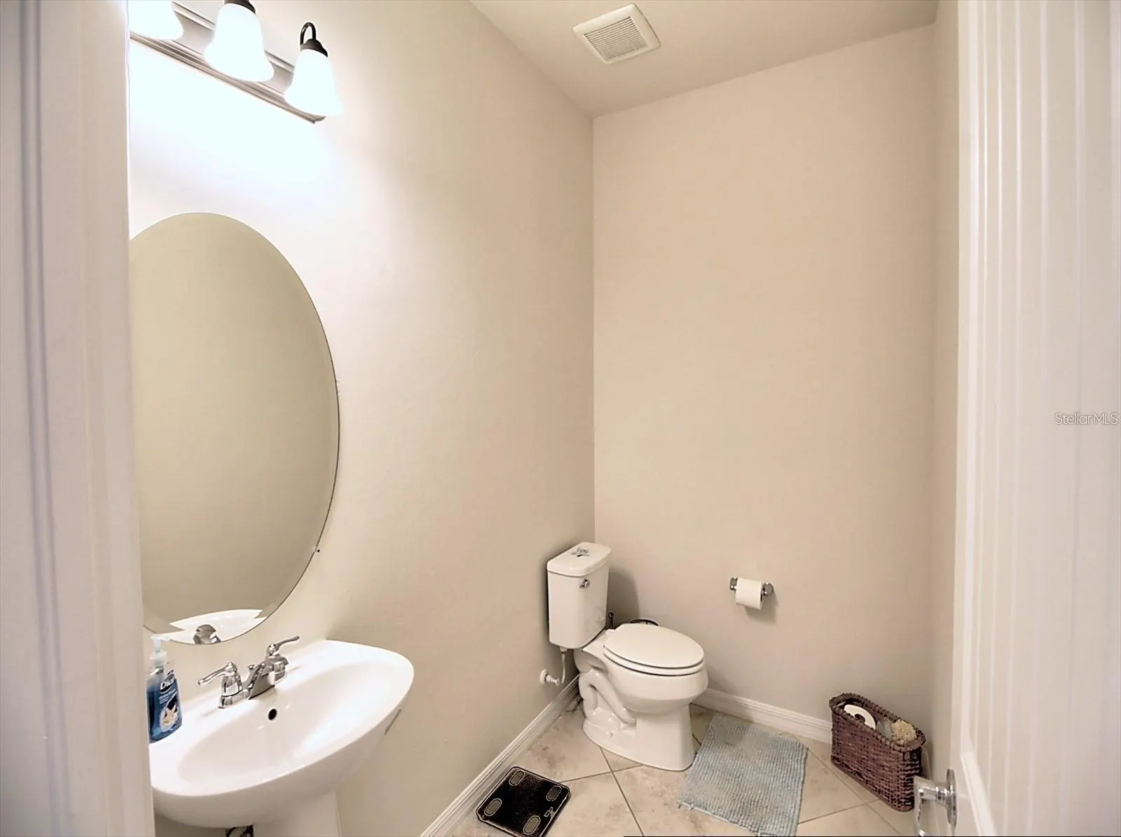 1907 BOTTLEBRUSH WAY