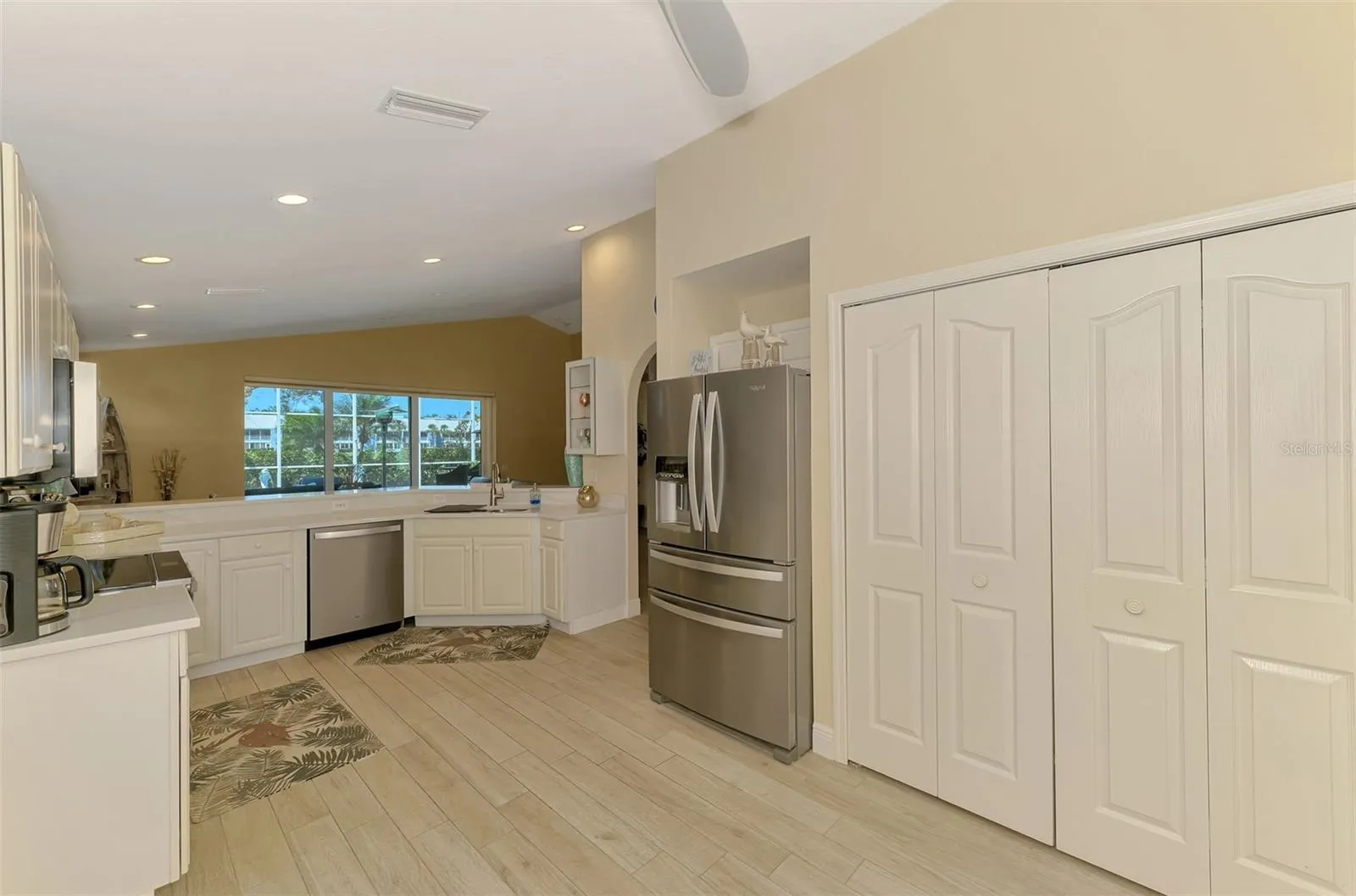 320 BERMUDA CT