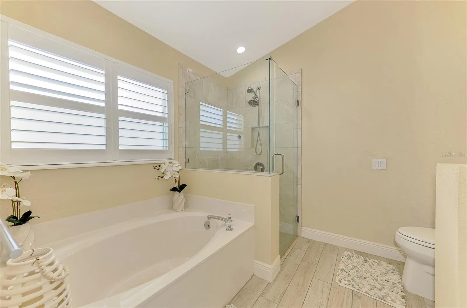 320 BERMUDA CT