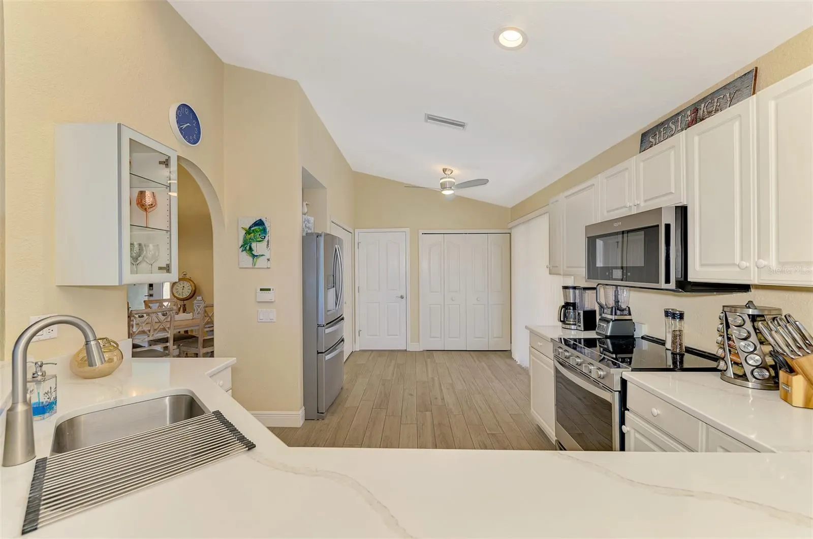 320 BERMUDA CT