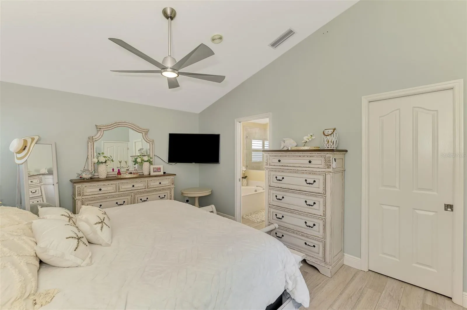 320 BERMUDA CT