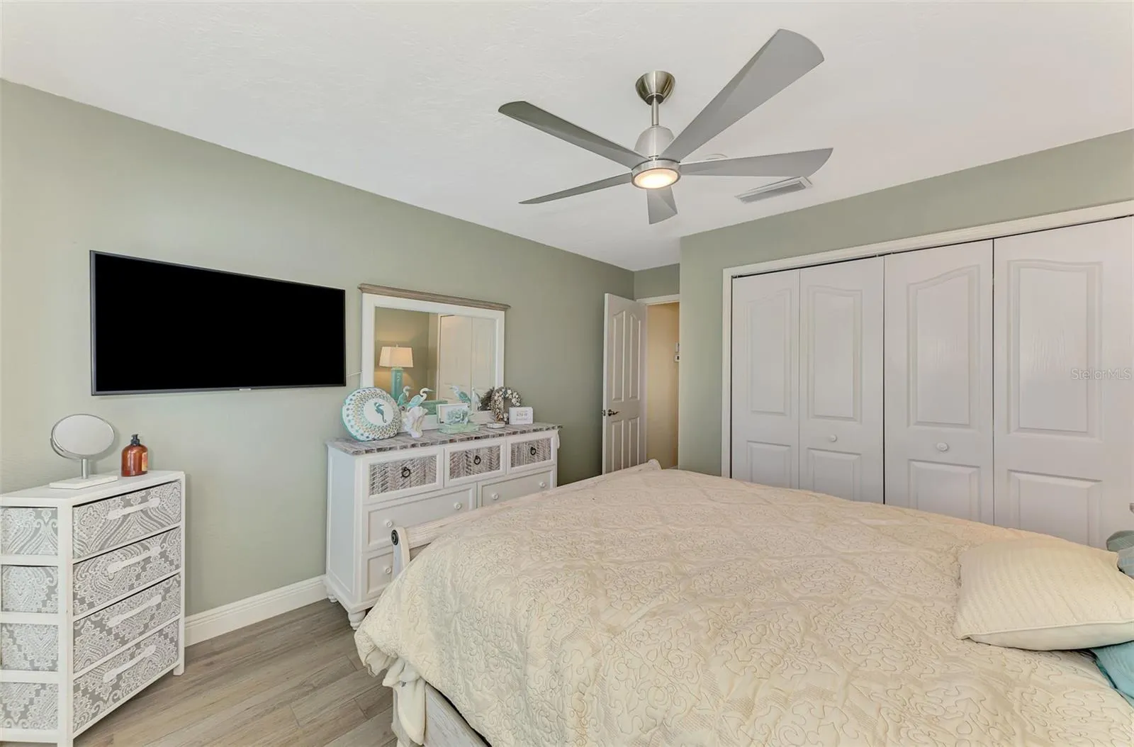 320 BERMUDA CT