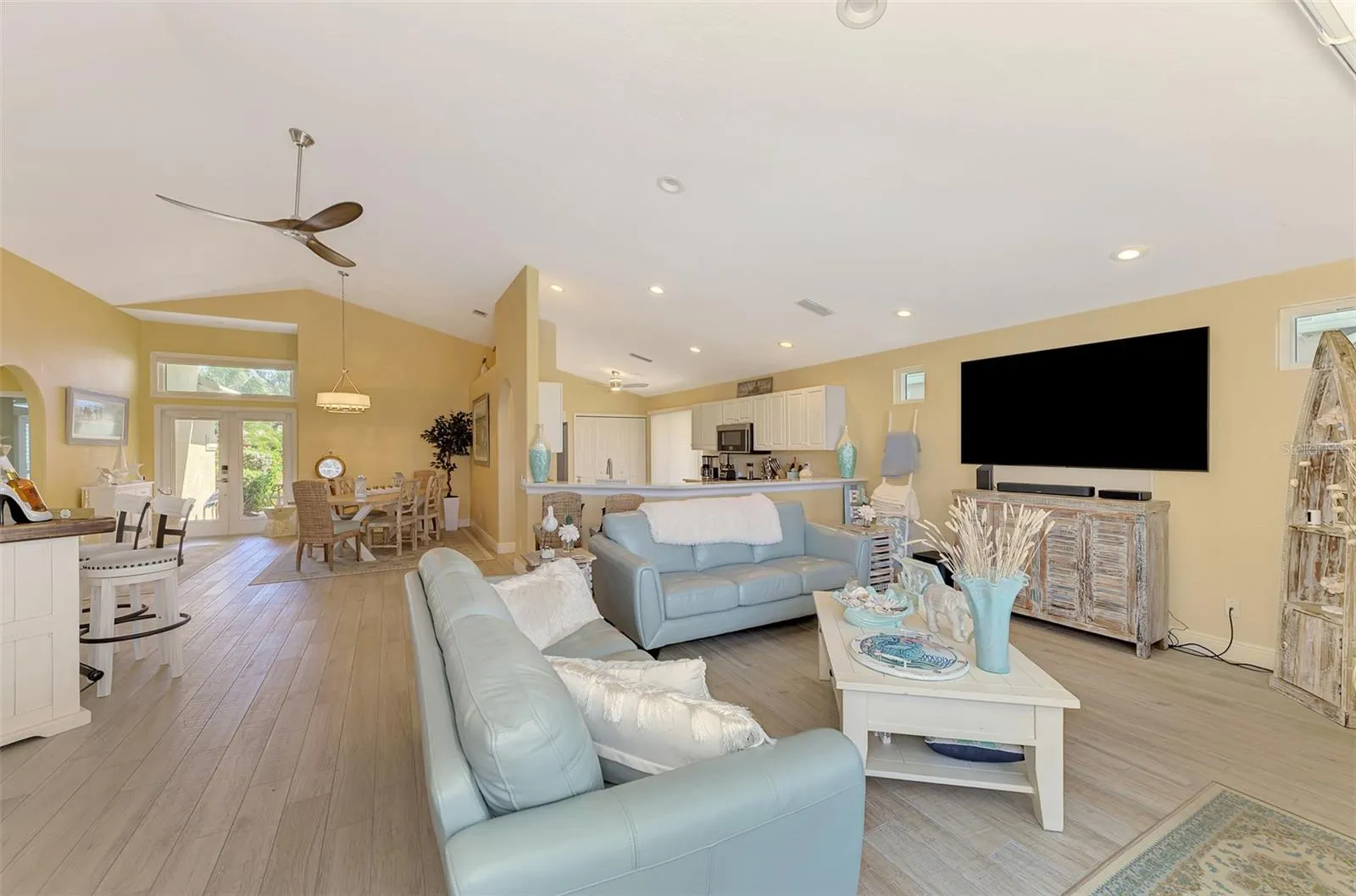 320 BERMUDA CT