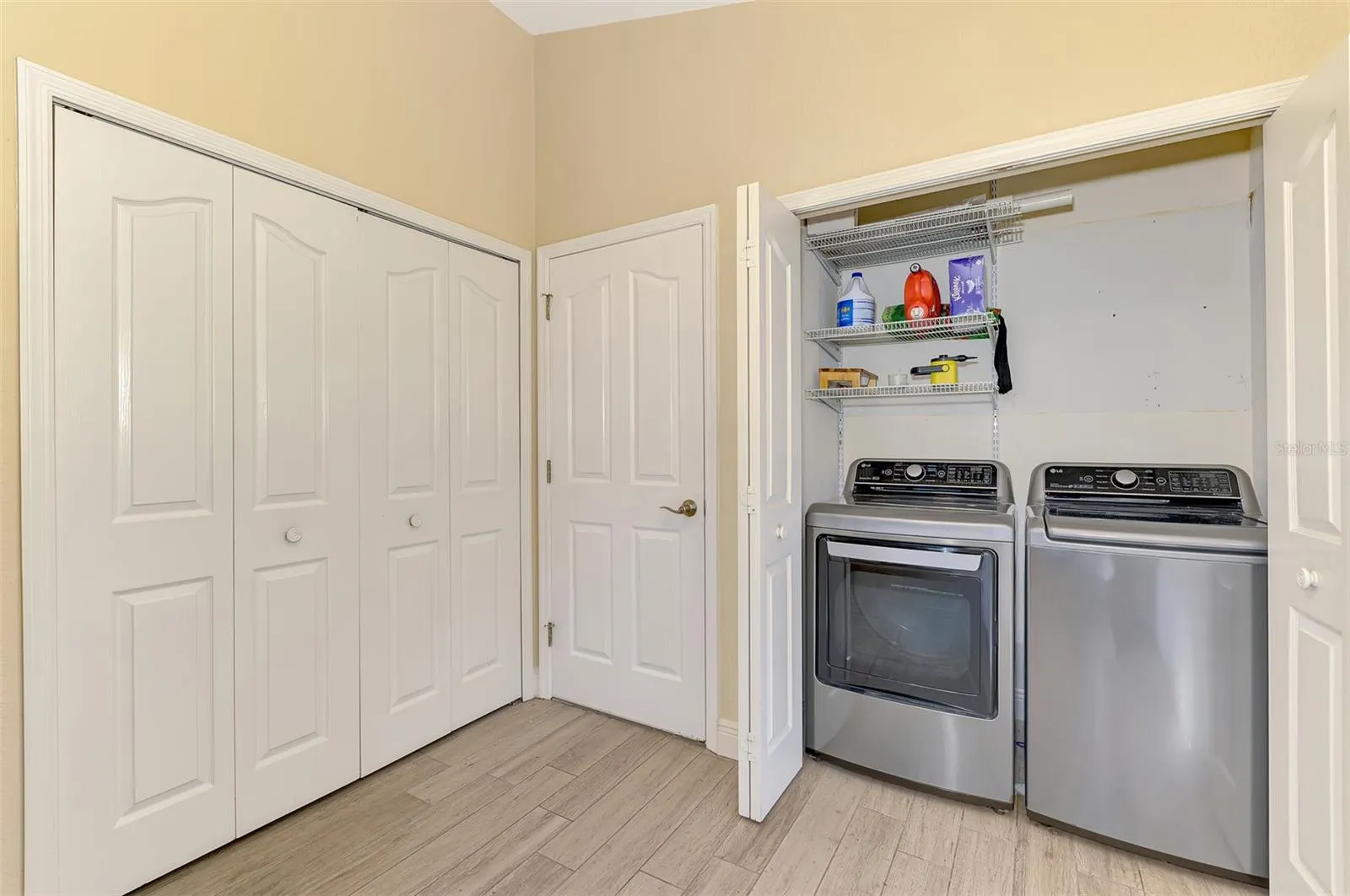 320 BERMUDA CT