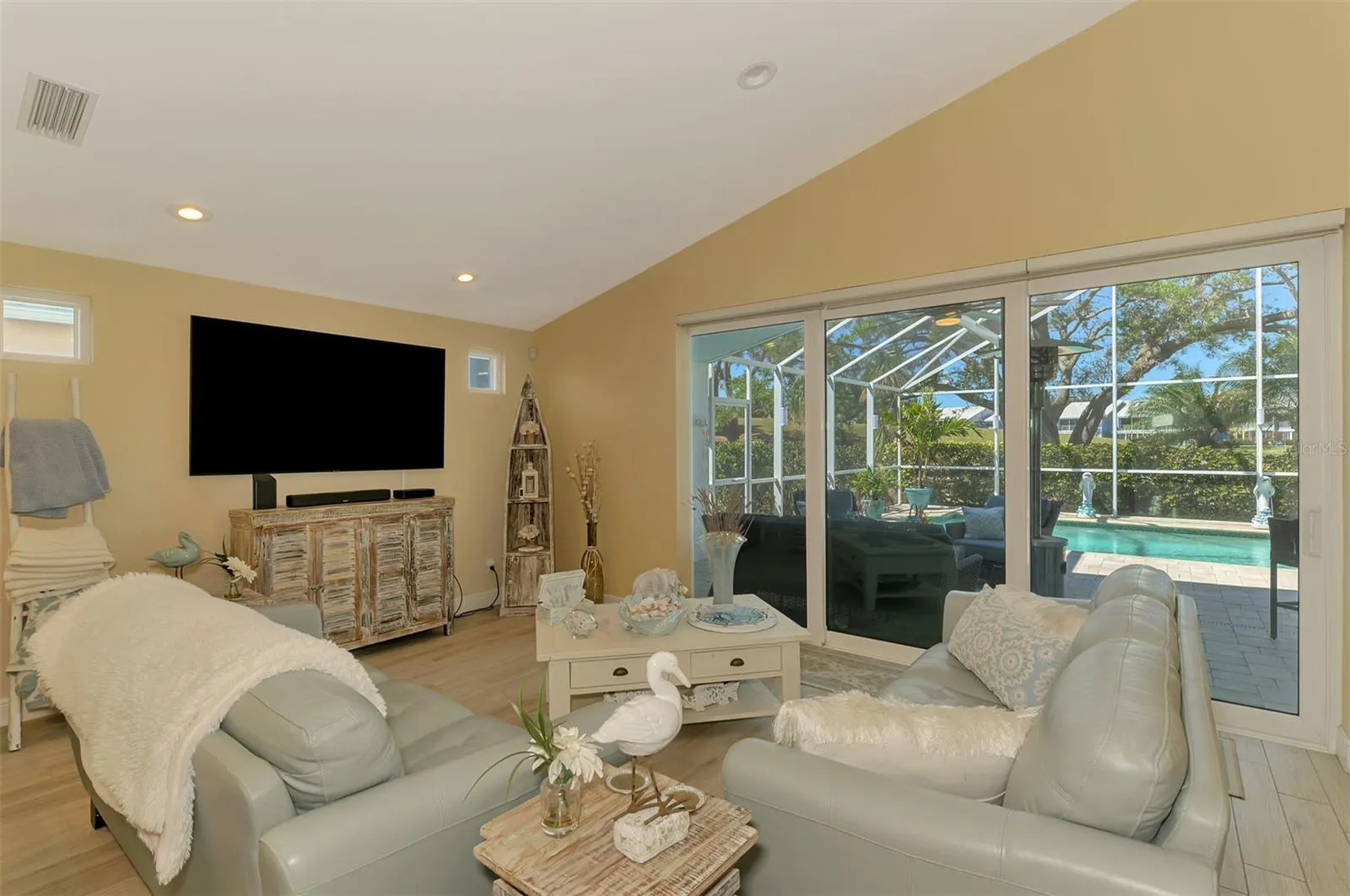 320 BERMUDA CT