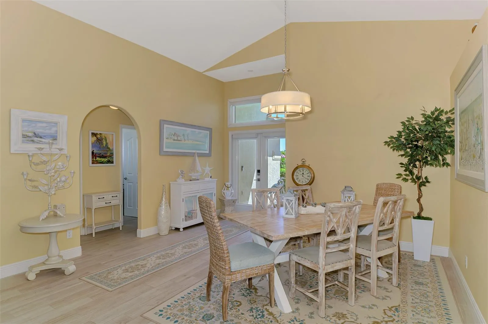 320 BERMUDA CT