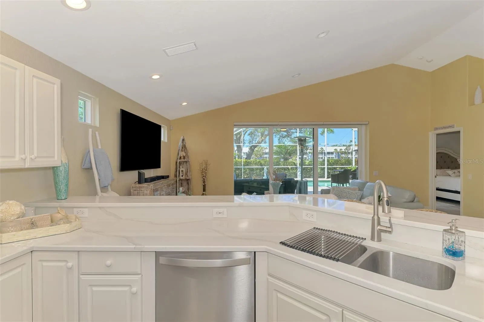 320 BERMUDA CT