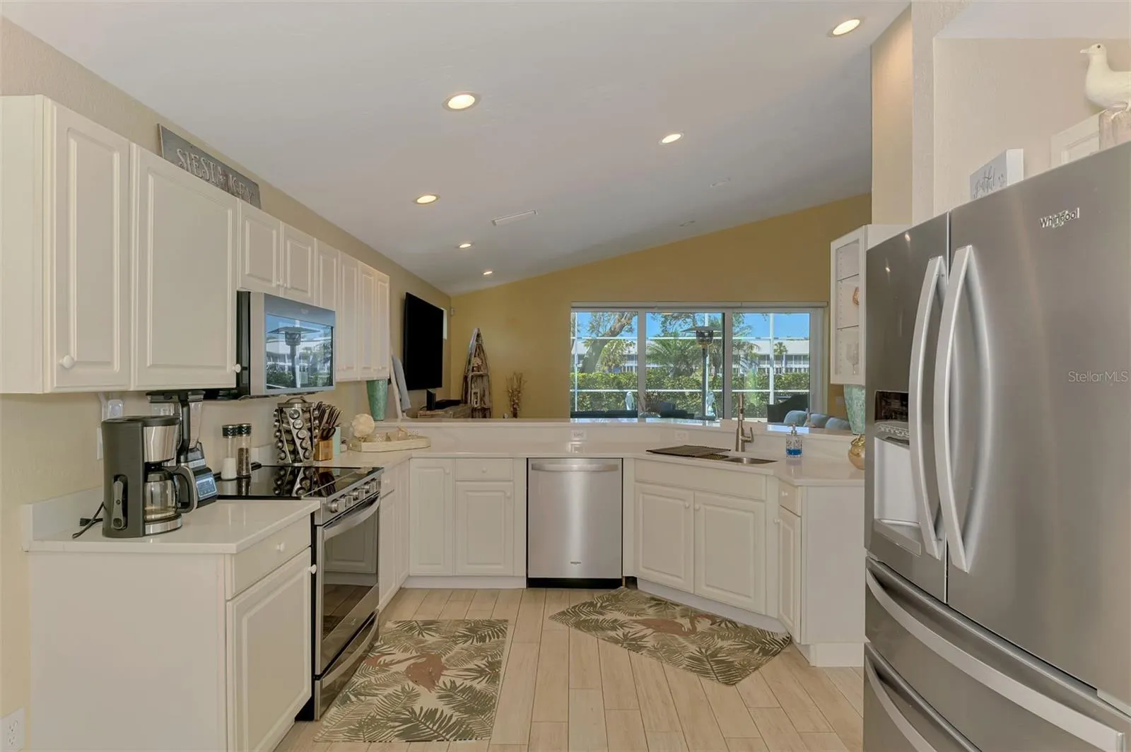 320 BERMUDA CT