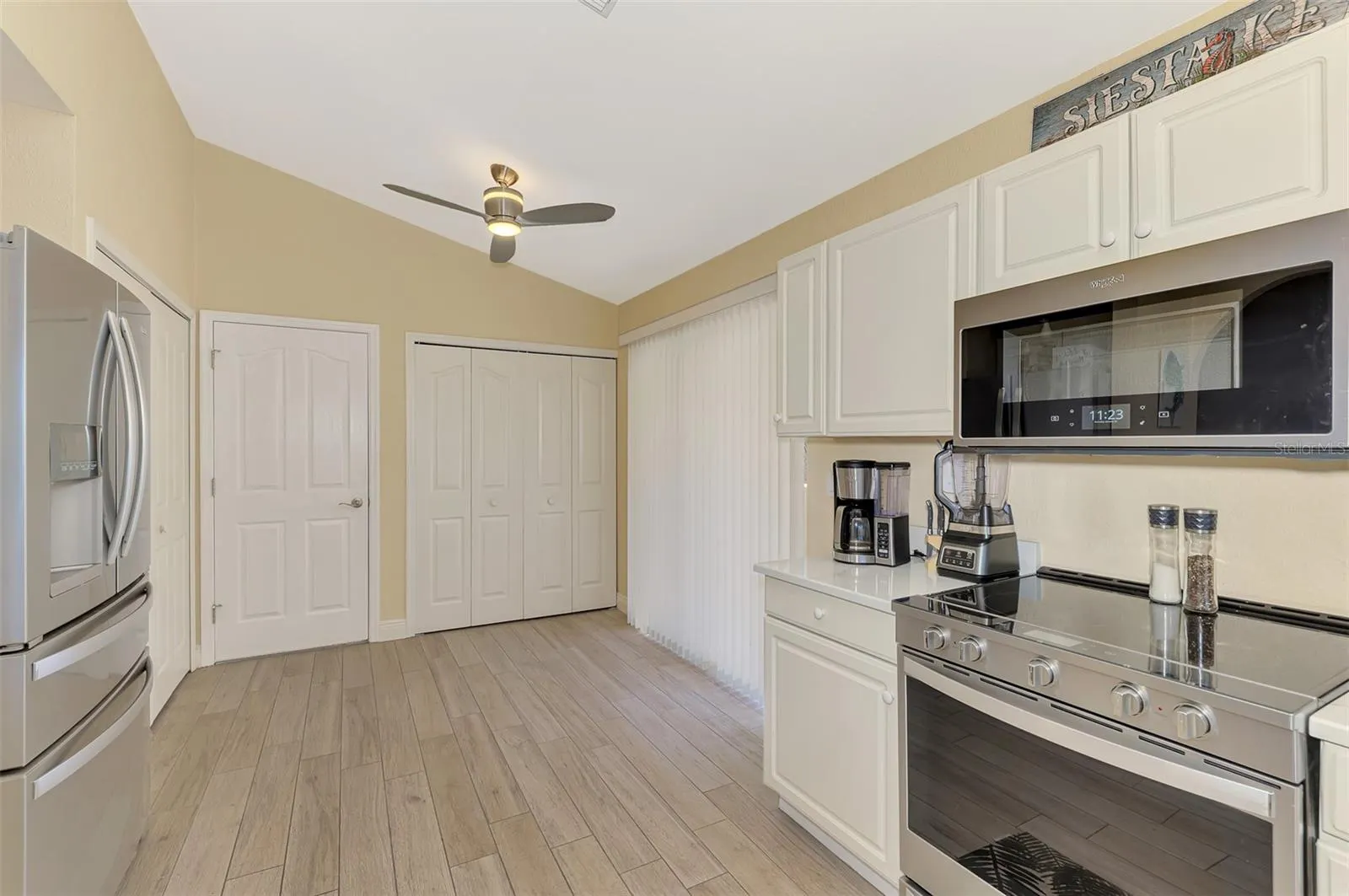 320 BERMUDA CT