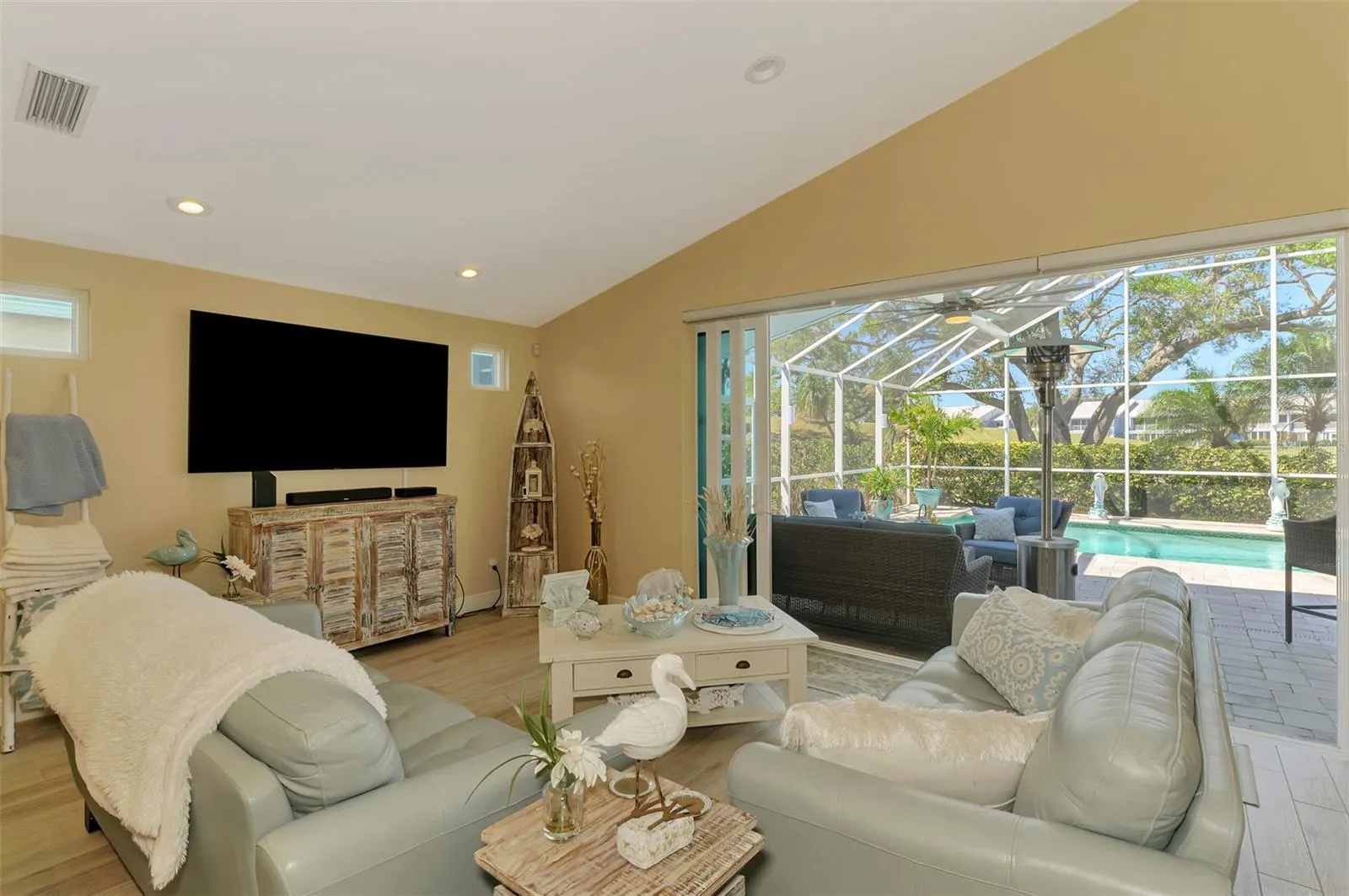 320 BERMUDA CT