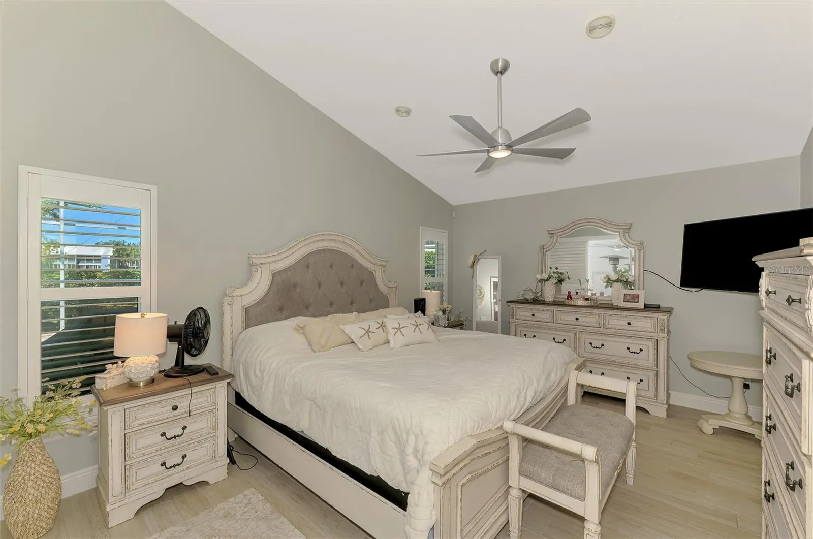320 BERMUDA CT