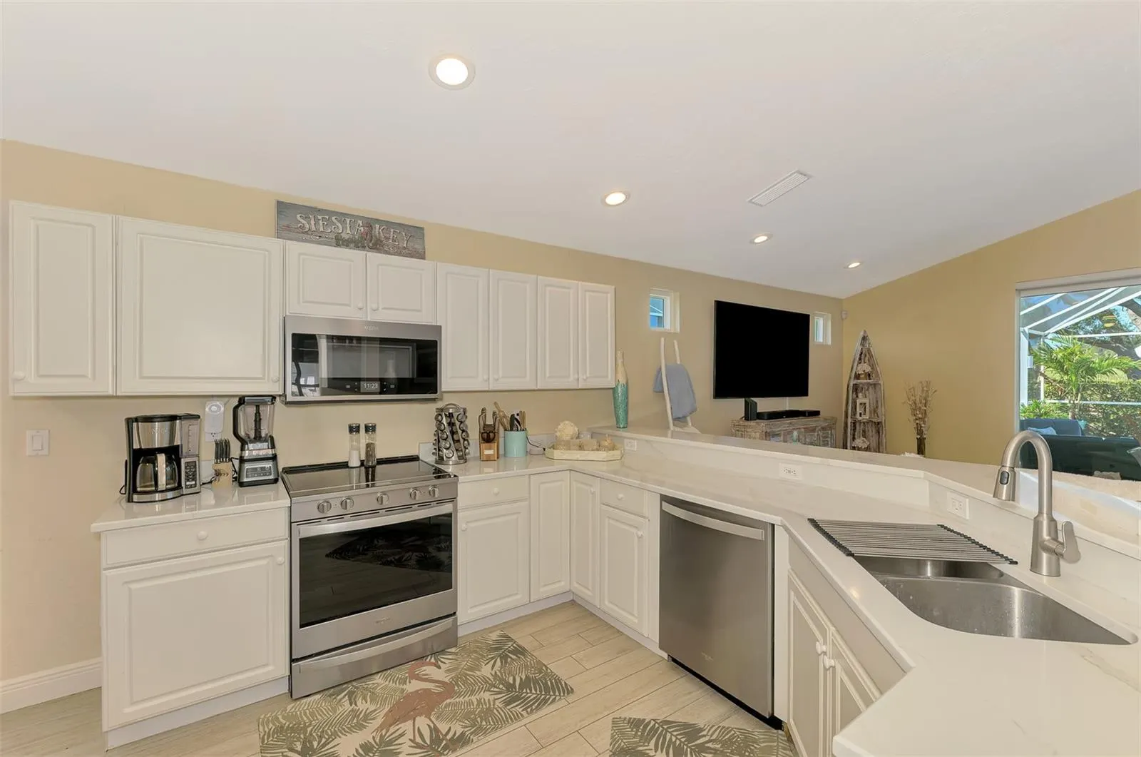 320 BERMUDA CT