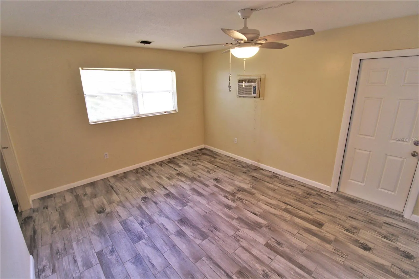1935 EDGEWATER DR #1935, #1935