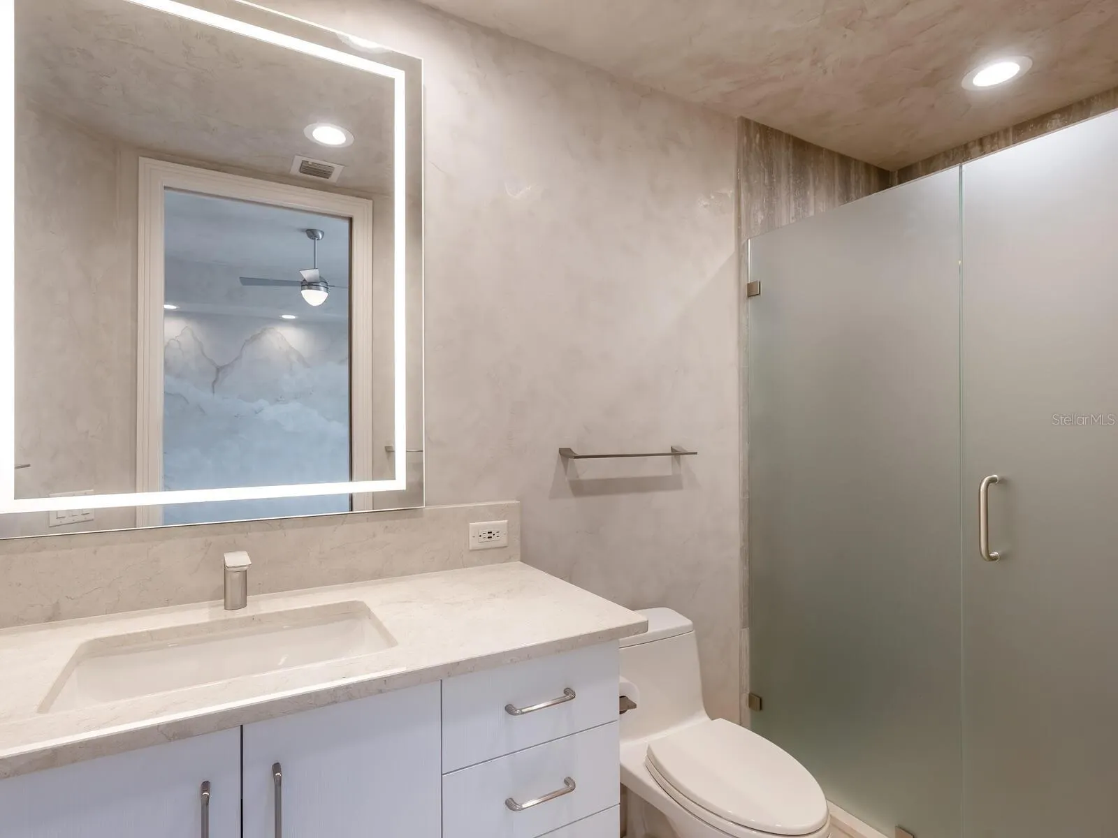 655 LONGBOAT CLUB RD #16B, #16B