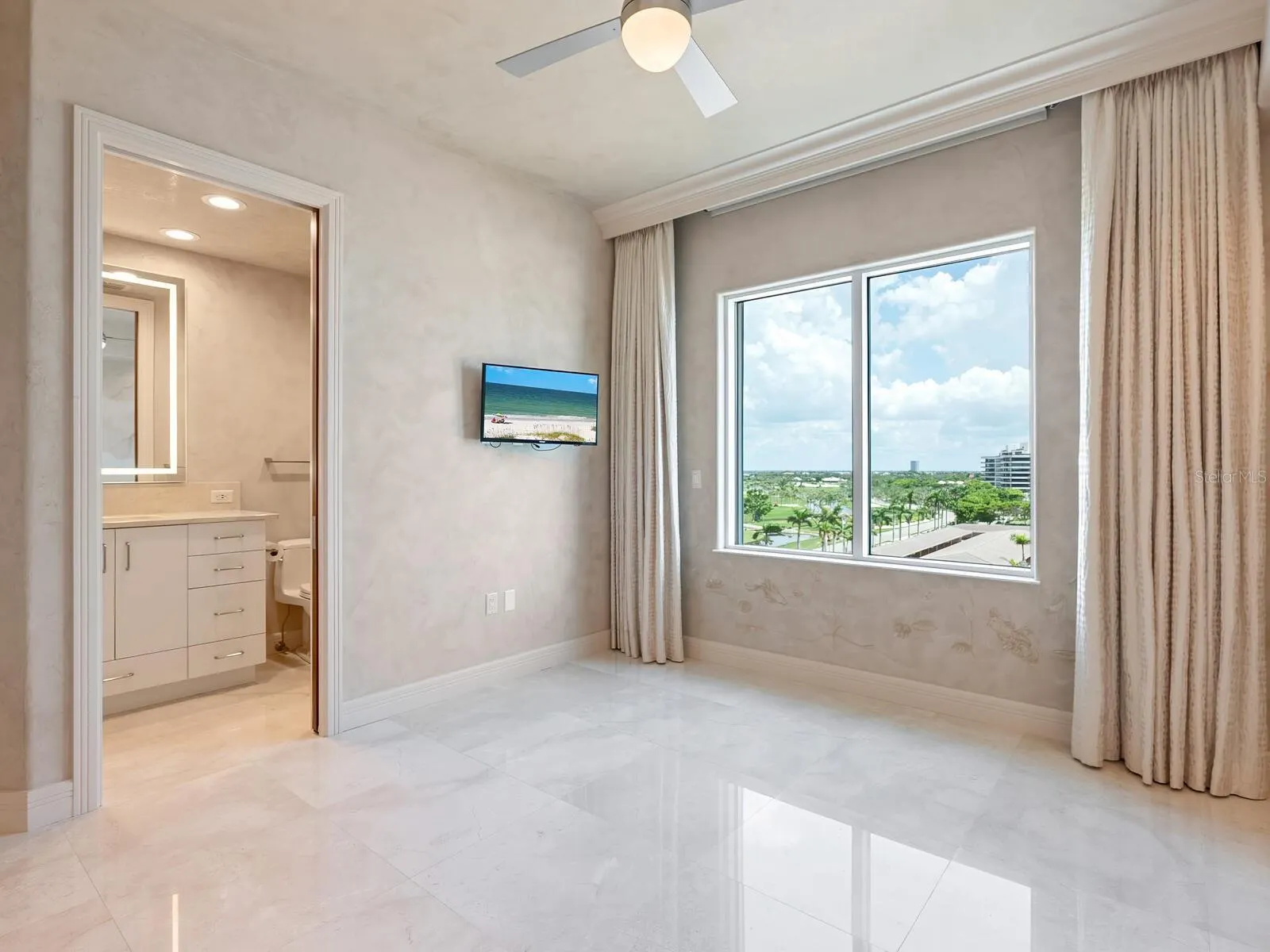 655 LONGBOAT CLUB RD #16B, #16B