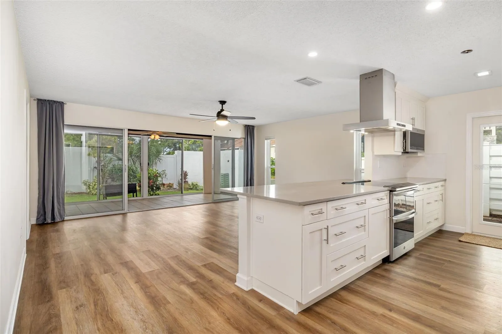 3500 N VILLAGE CT #221, #221
