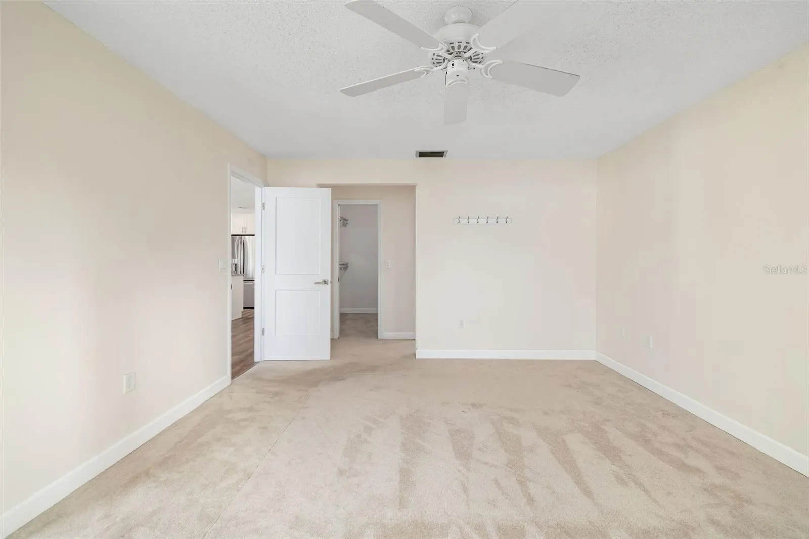 3500 N VILLAGE CT #221, #221