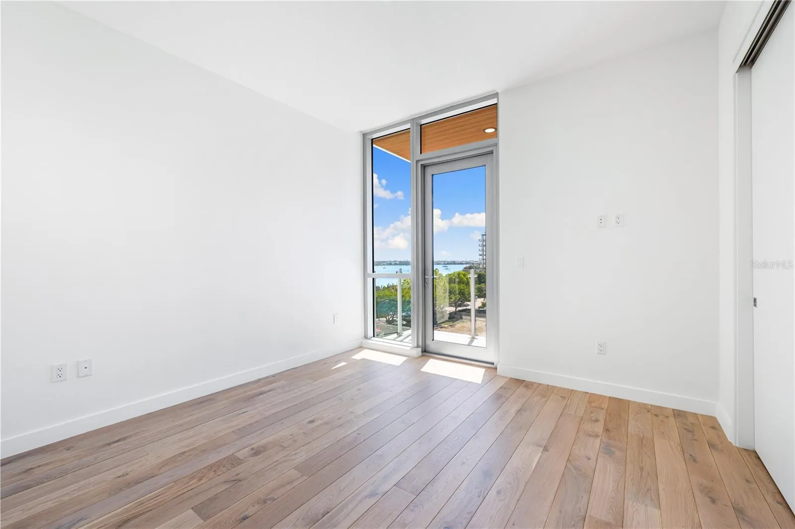 111 GOLDEN GATE PT #303, #303