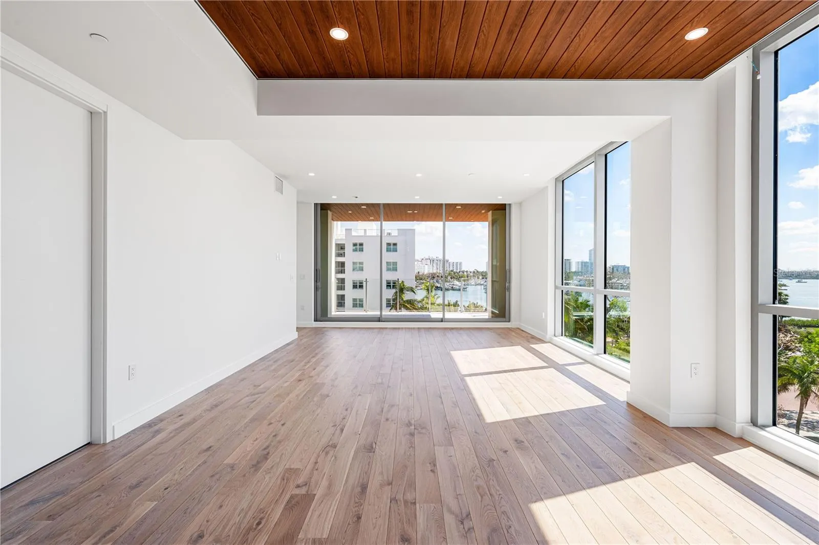 111 GOLDEN GATE PT #303, #303