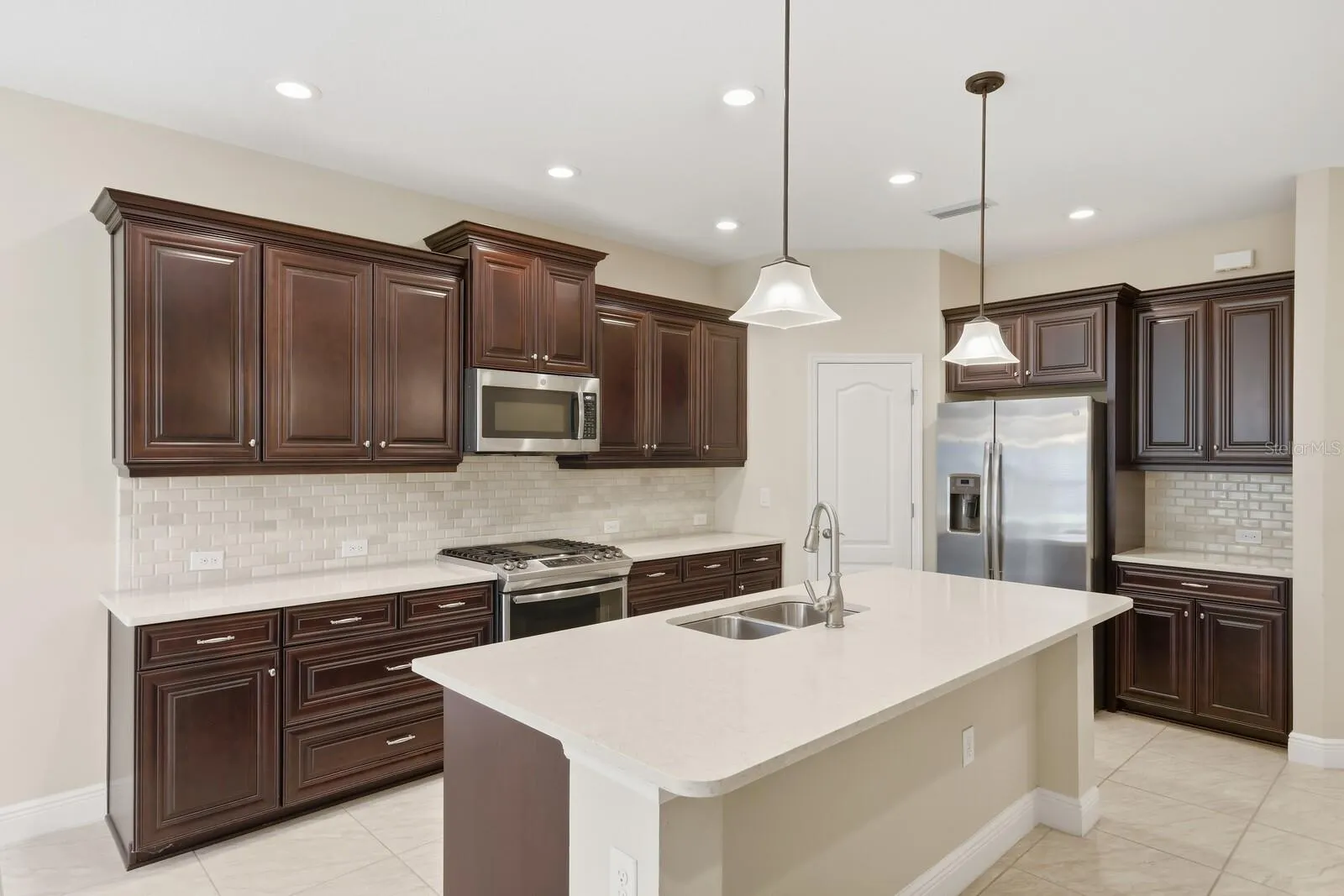 220 BENEDETTO CT