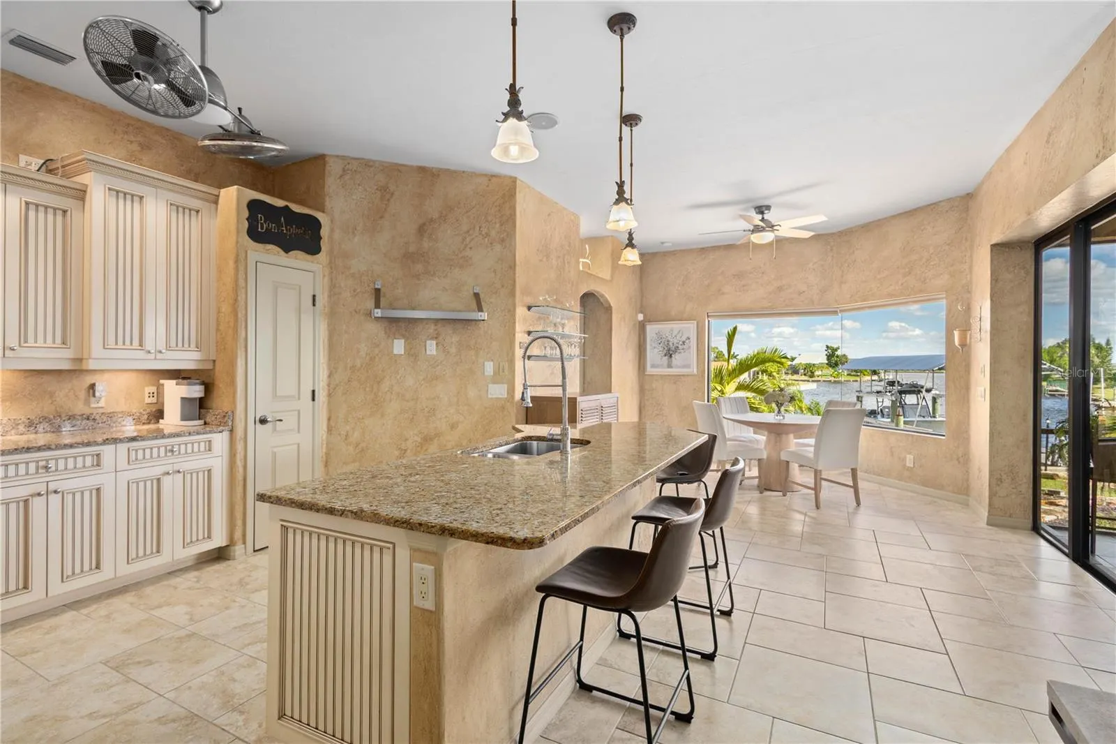 150 COUSLEY DR SE